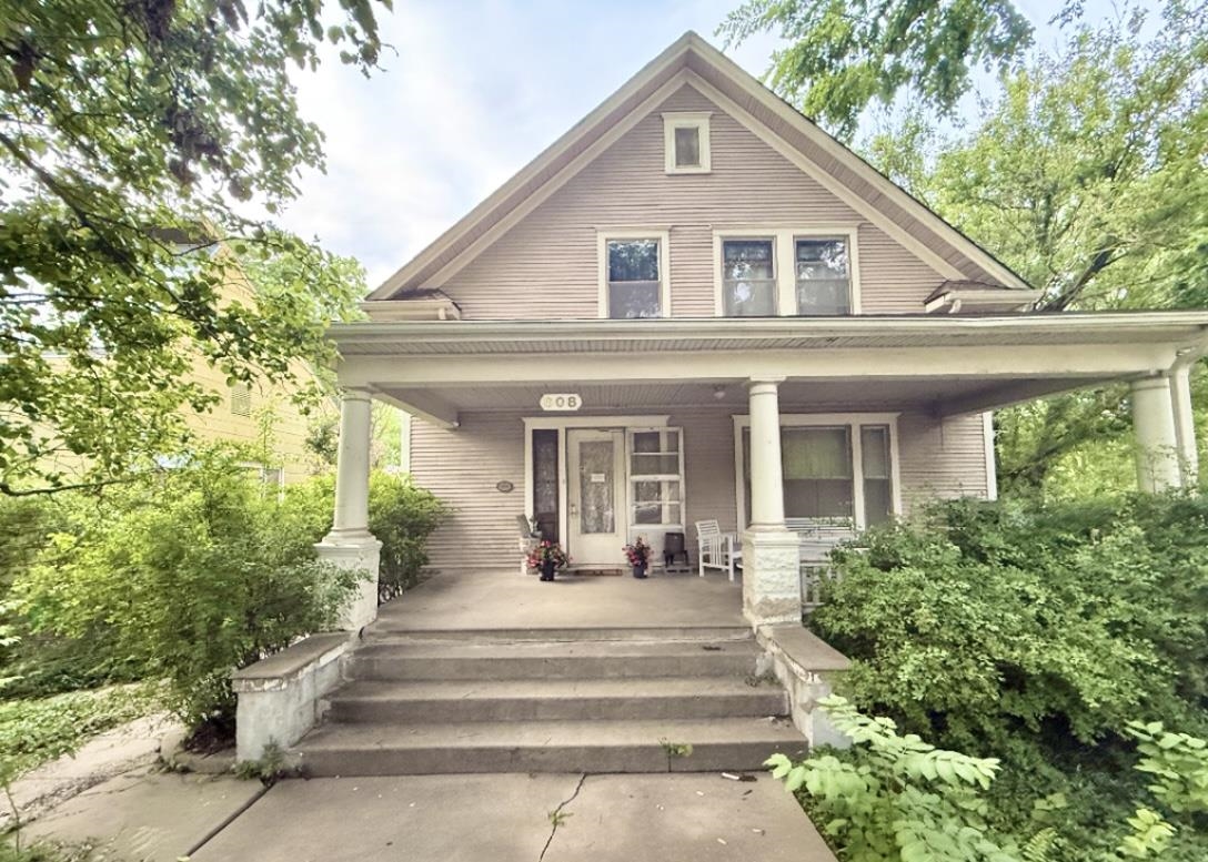 608 E 1st Newton KS 67114-3911