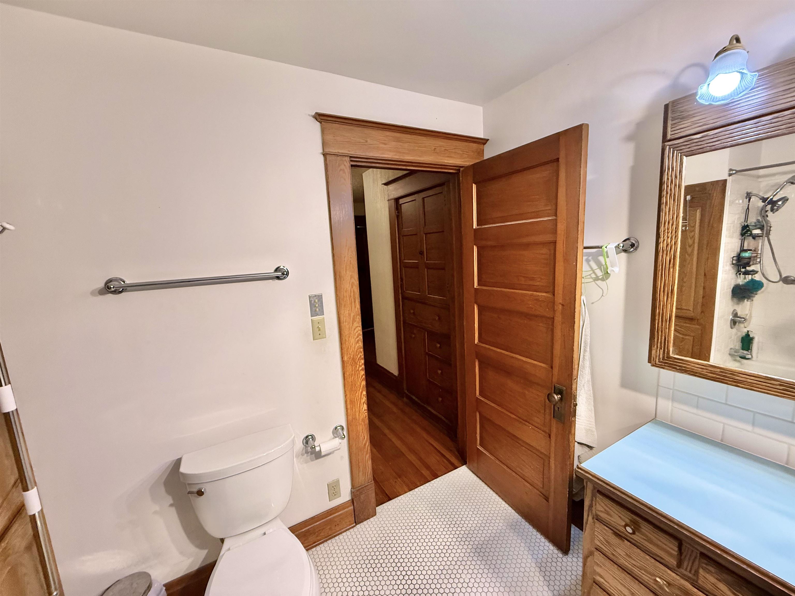 608 E 1st Newton KS 67114-3911