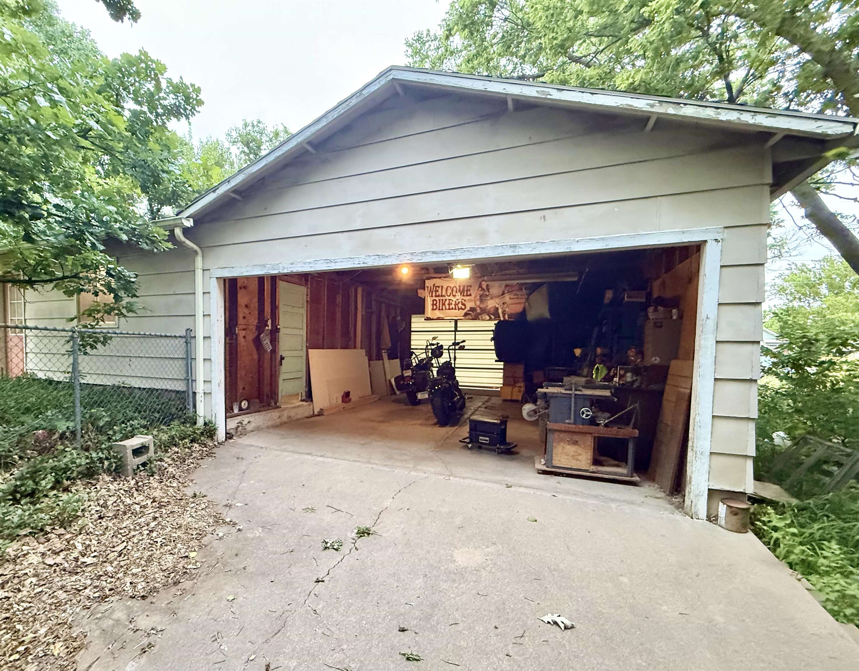 608 E 1st Newton KS 67114-3911