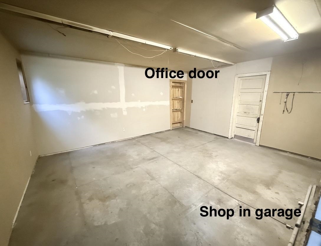 608 E 1st Newton KS 67114-3911