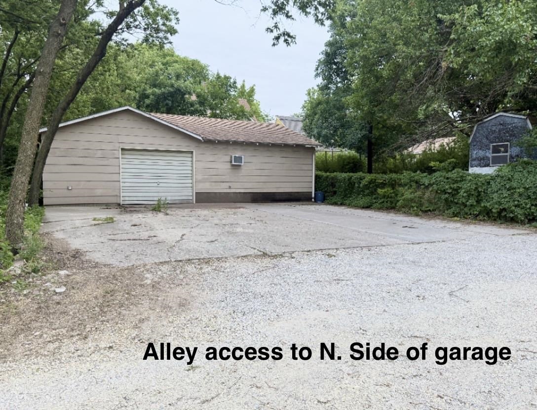 608 E 1st Newton KS 67114-3911