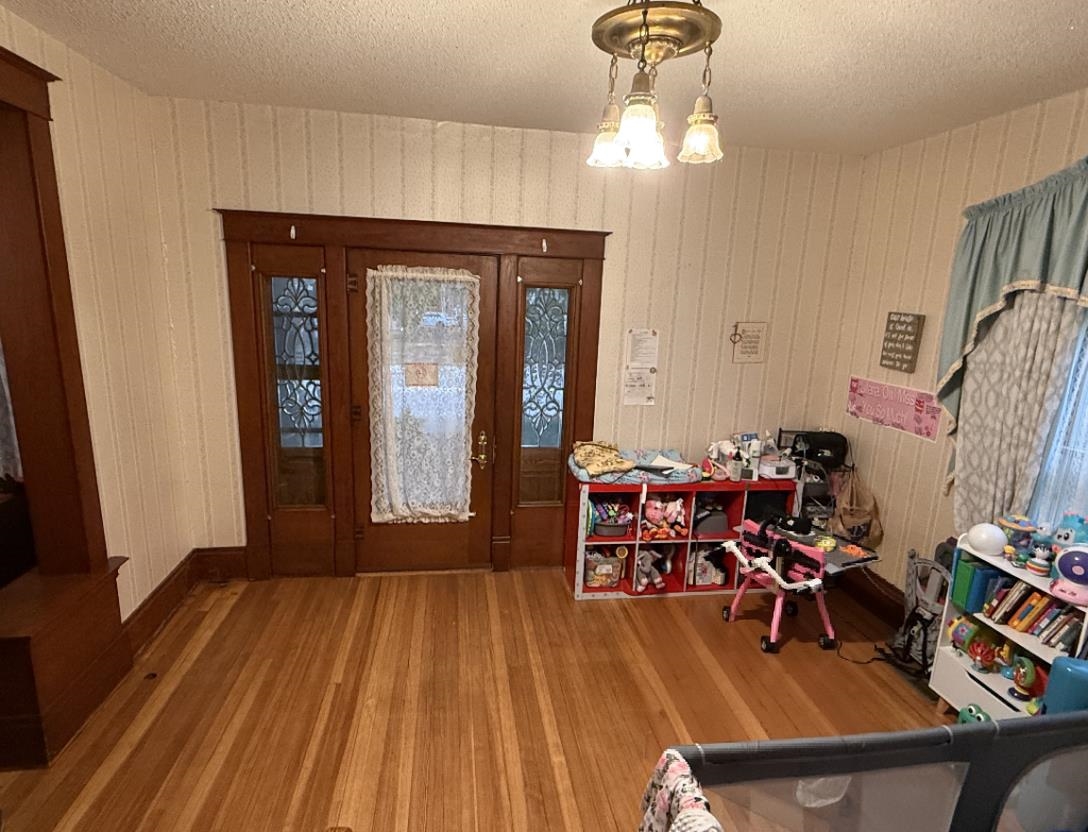 608 E 1st Newton KS 67114-3911