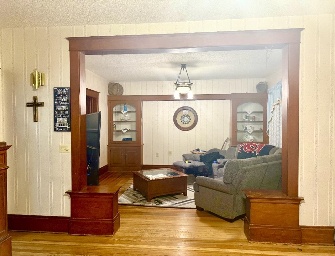 608 E 1st Newton KS 67114-3911