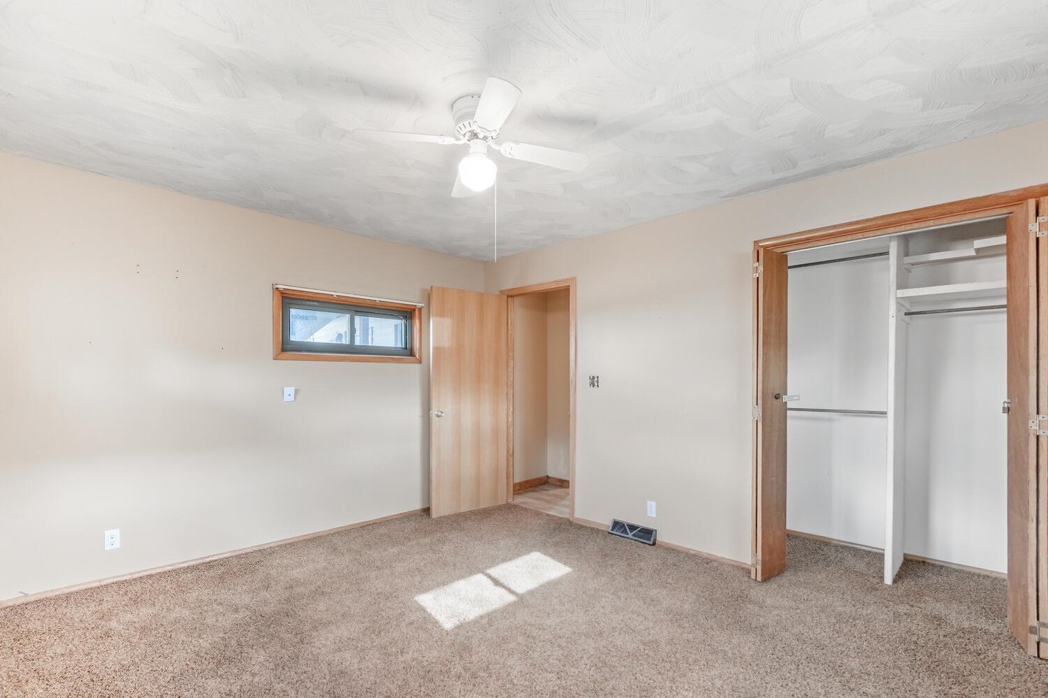 131 S Prospect Avenue Clearwater KS 67026-2601