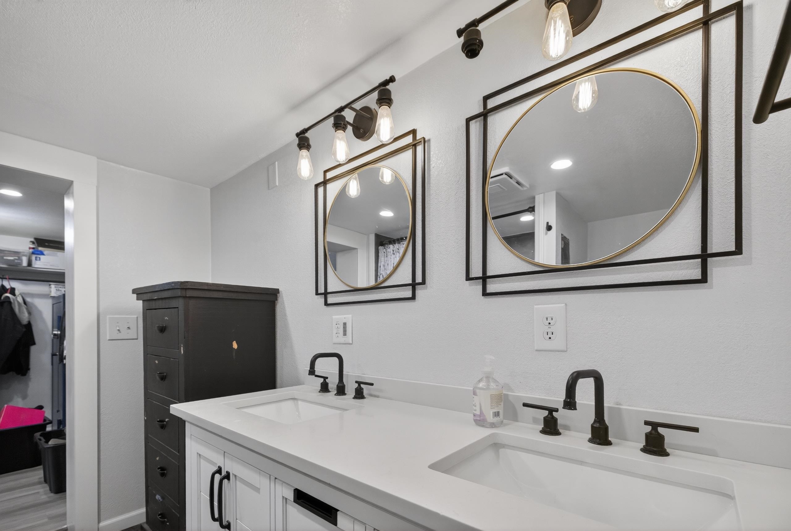 15798 S Prairie Creek Road Rose Hill KS 67133