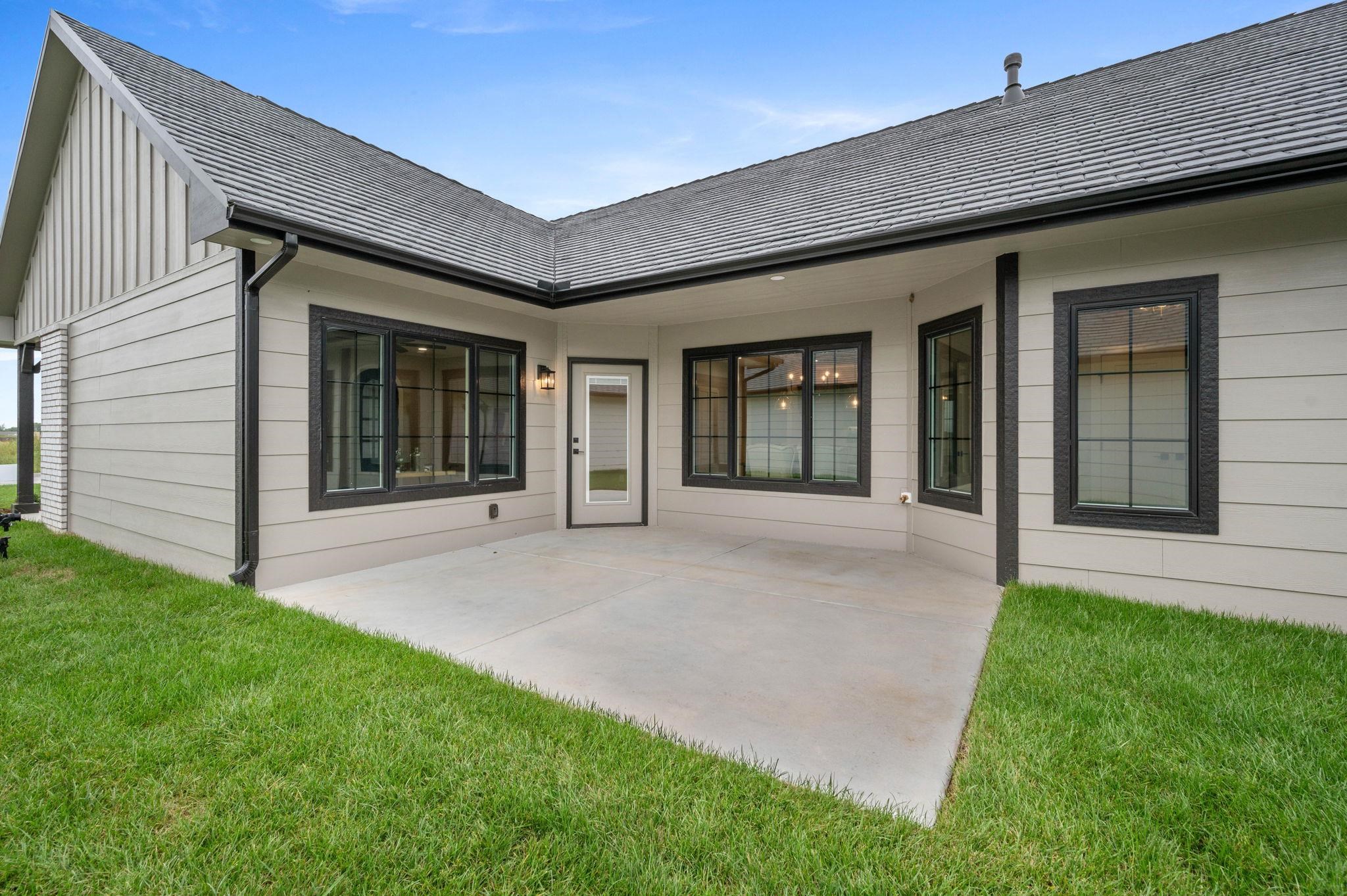 6134 N Hiebert Drive Park City KS 67219