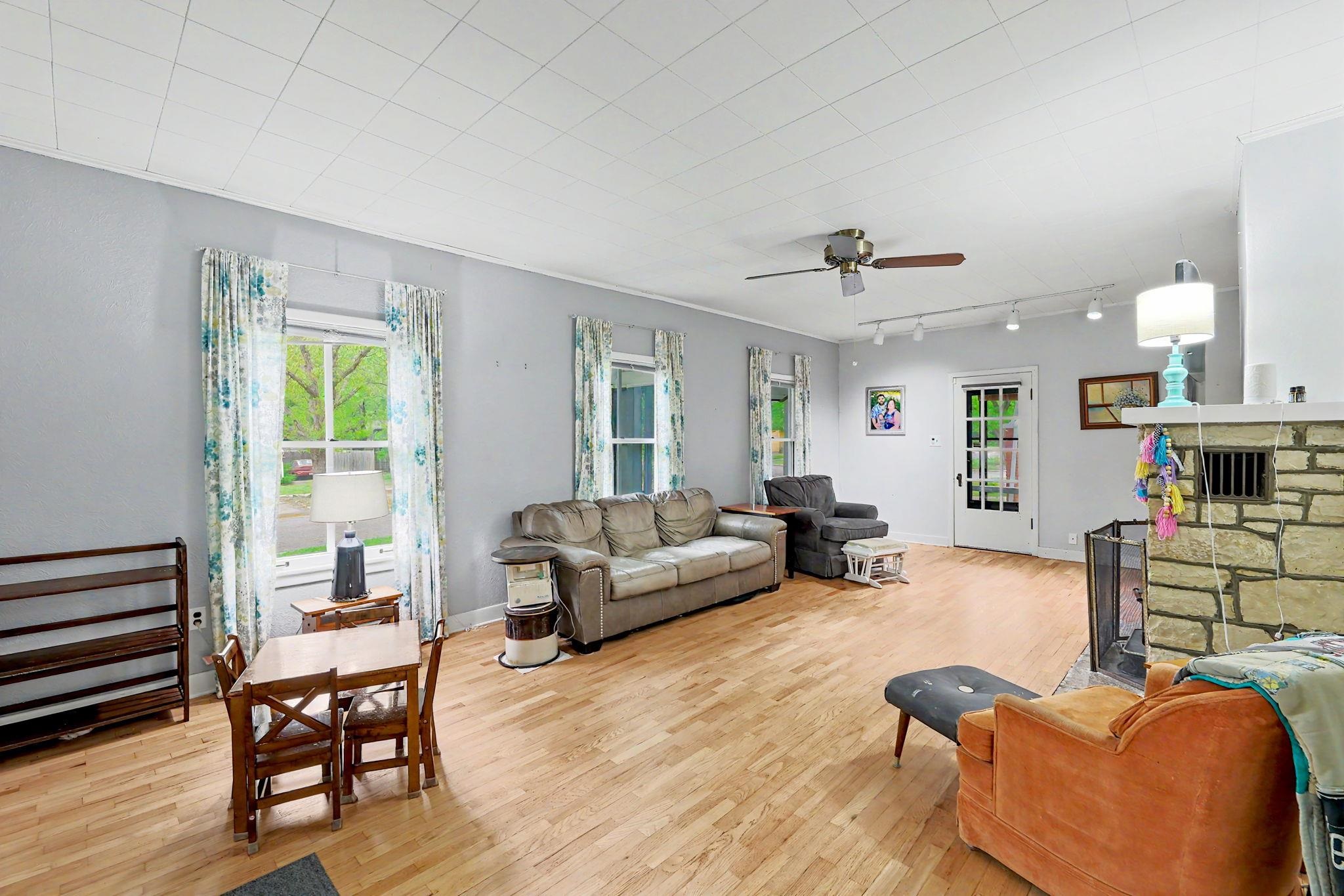 621 E 7th Newton KS 67114
