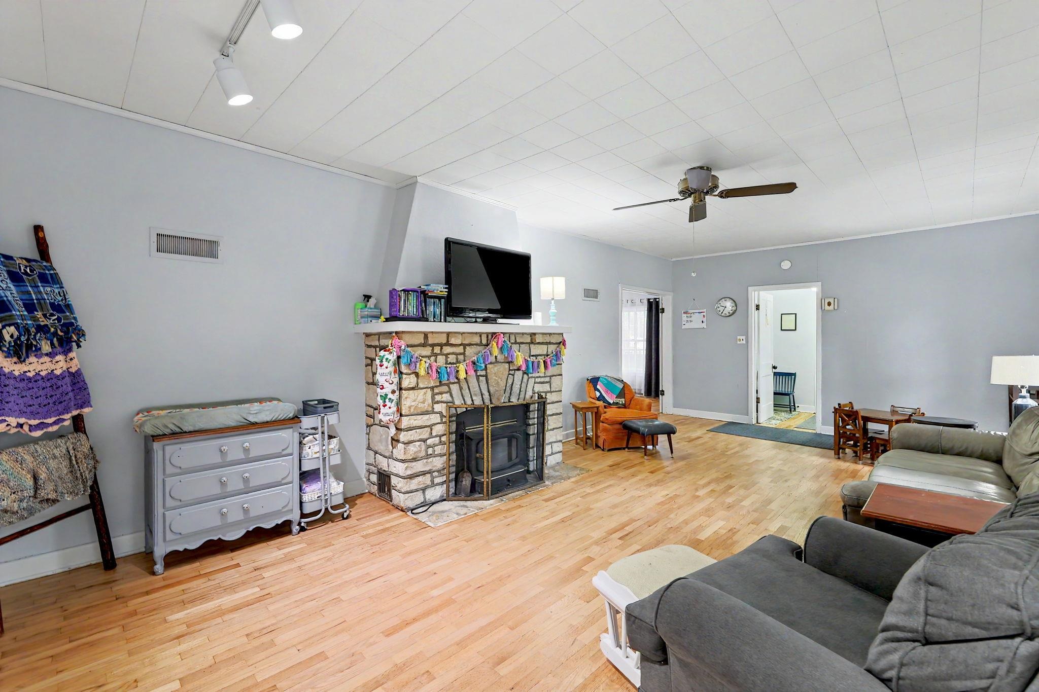621 E 7th Newton KS 67114