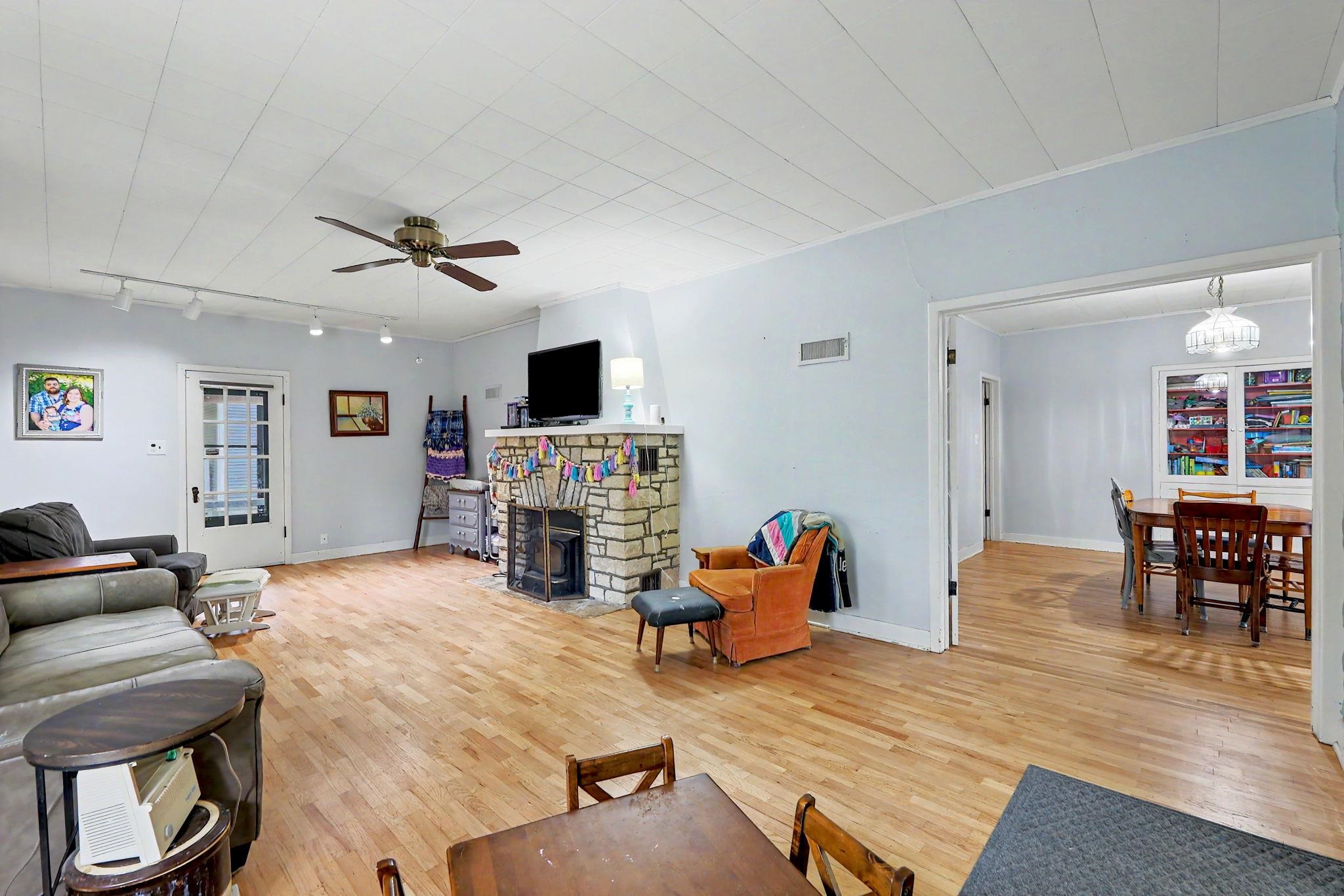 621 E 7th Newton KS 67114