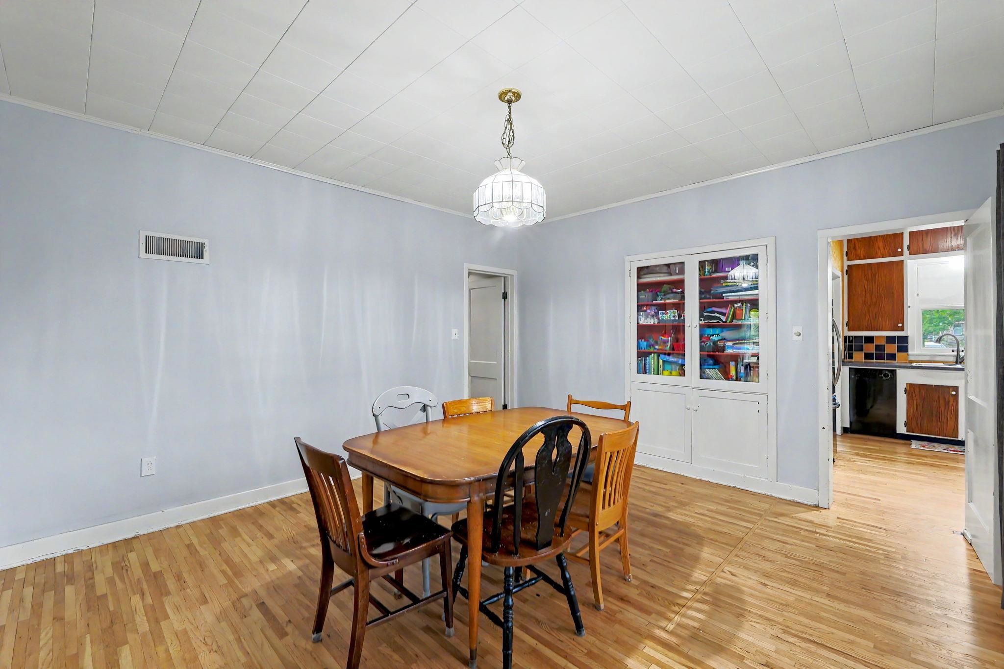 621 E 7th Newton KS 67114