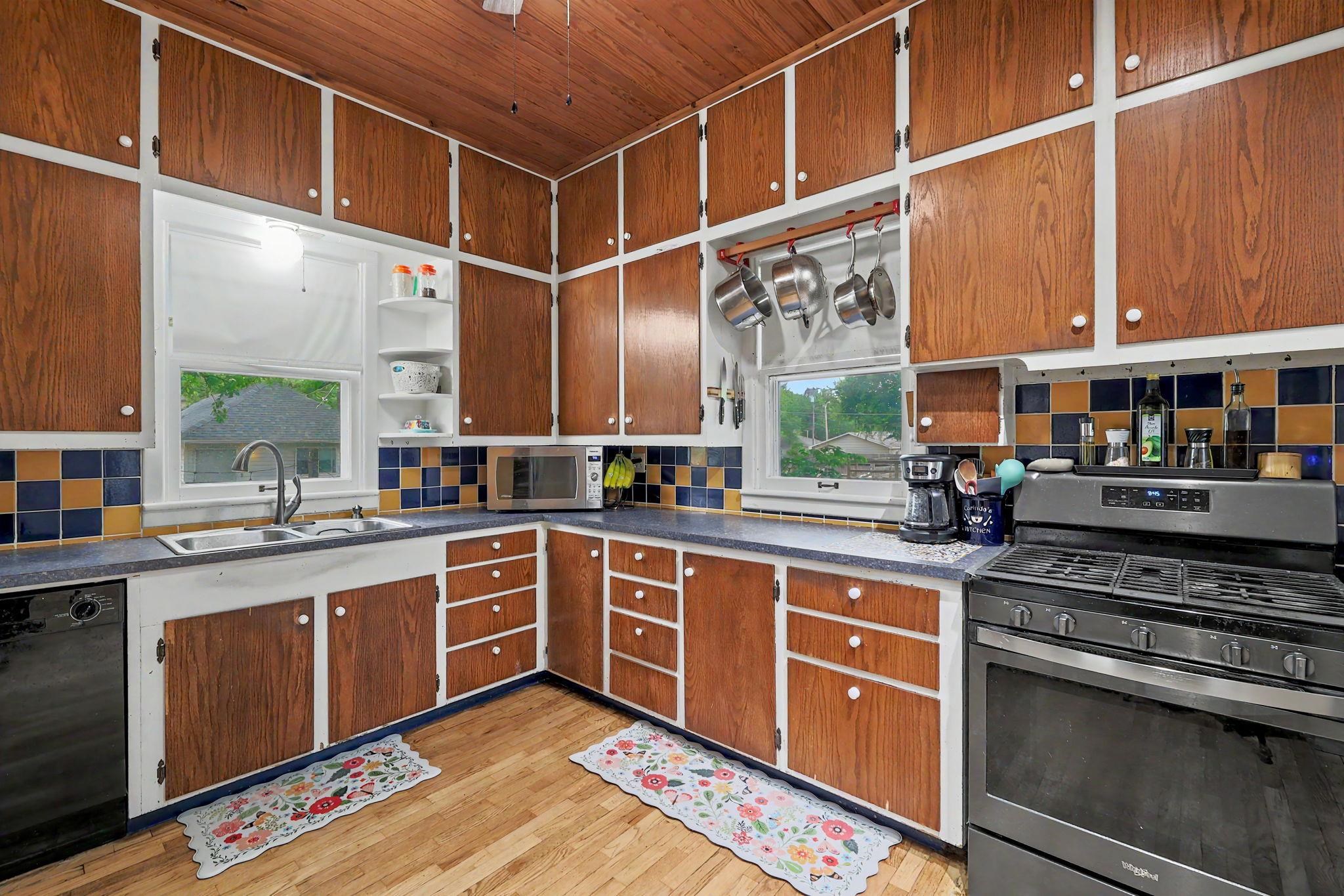 621 E 7th Newton KS 67114
