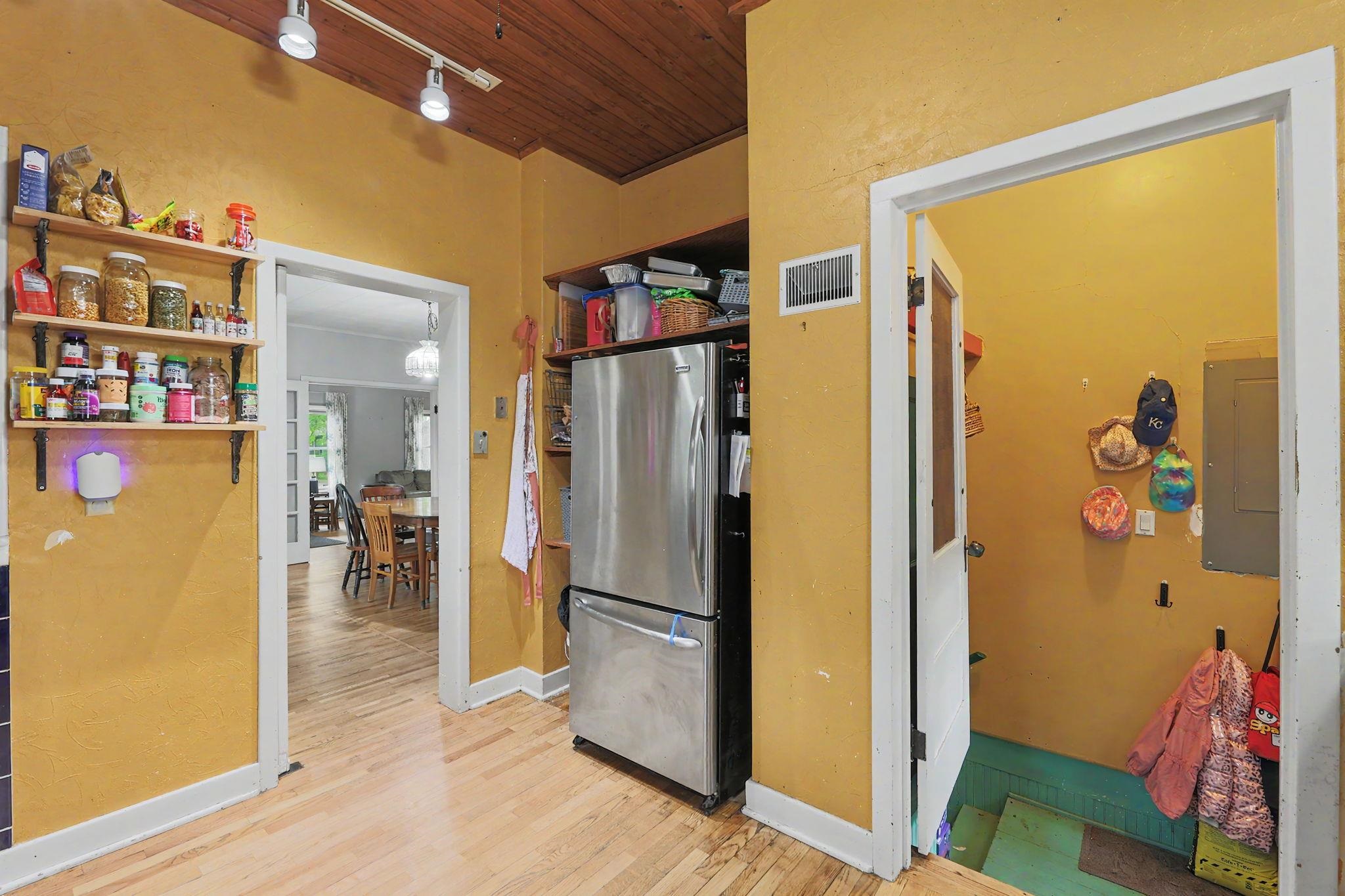 621 E 7th Newton KS 67114