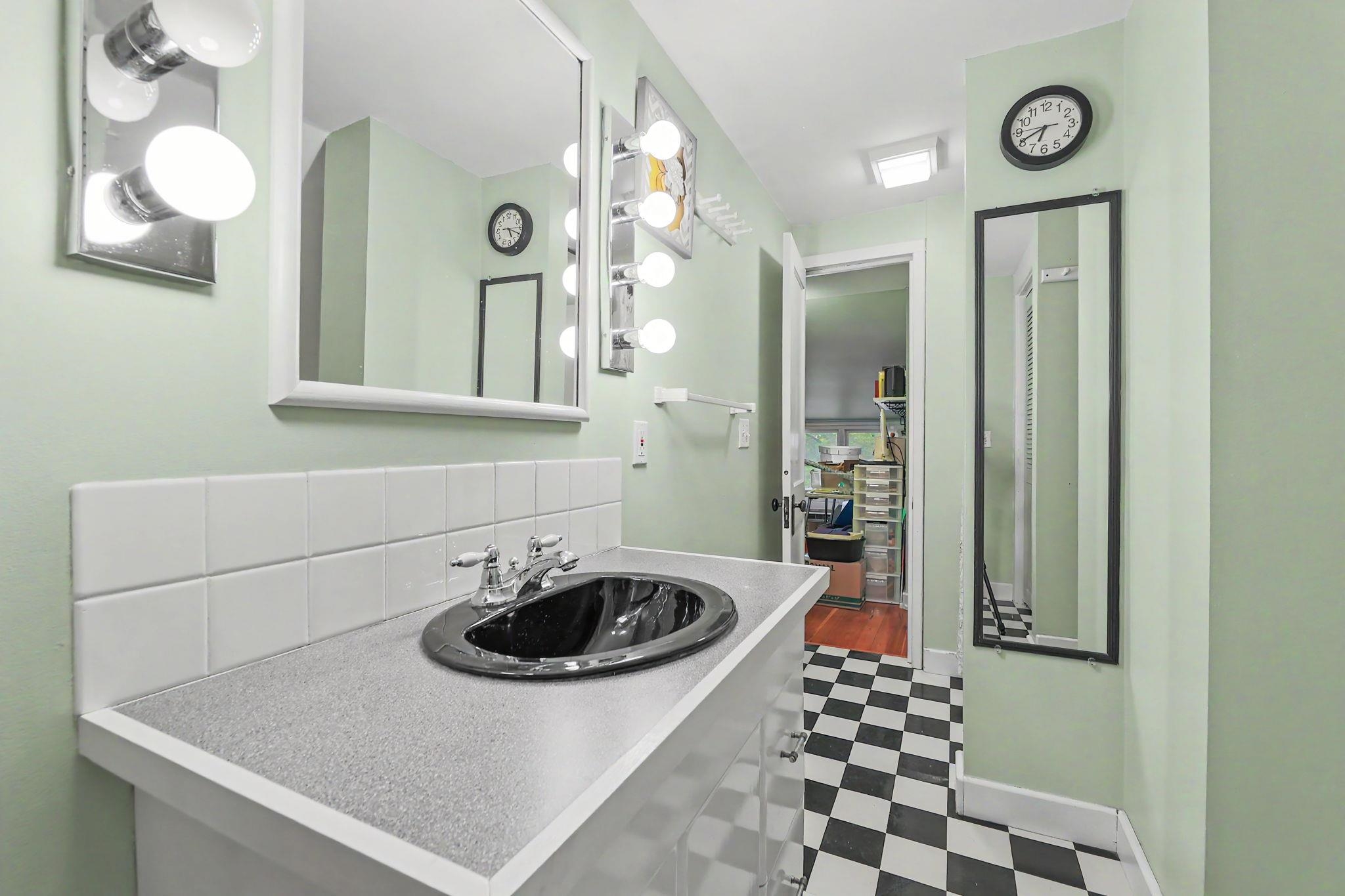 621 E 7th Newton KS 67114