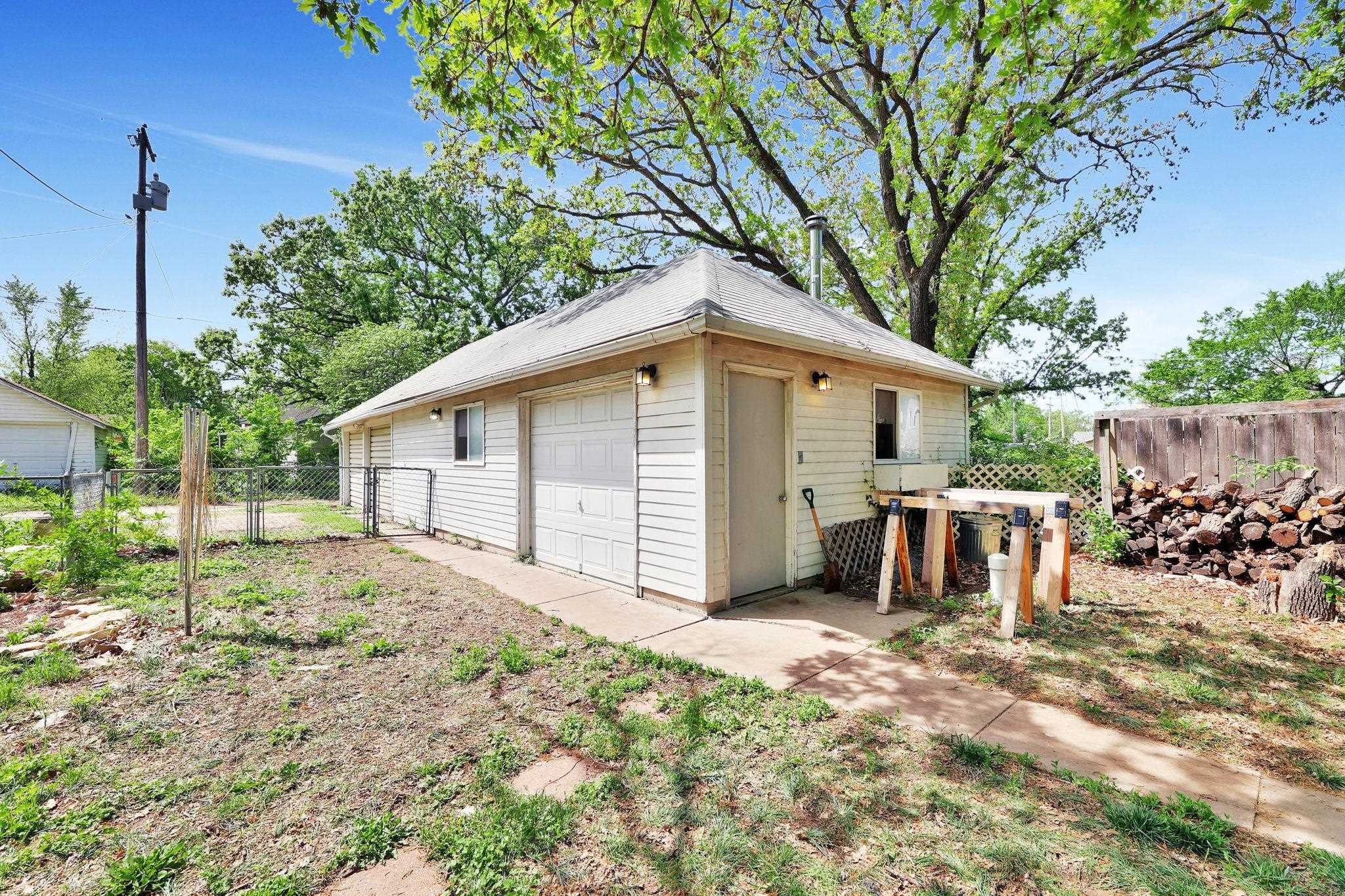 621 E 7th Newton KS 67114