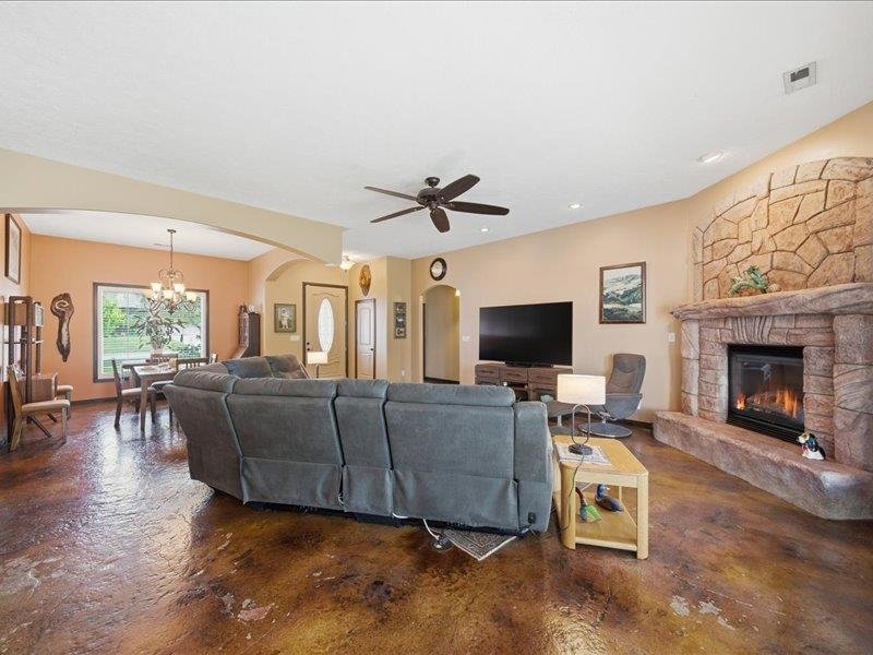 601 Stone Lake Circle Augusta KS 67010