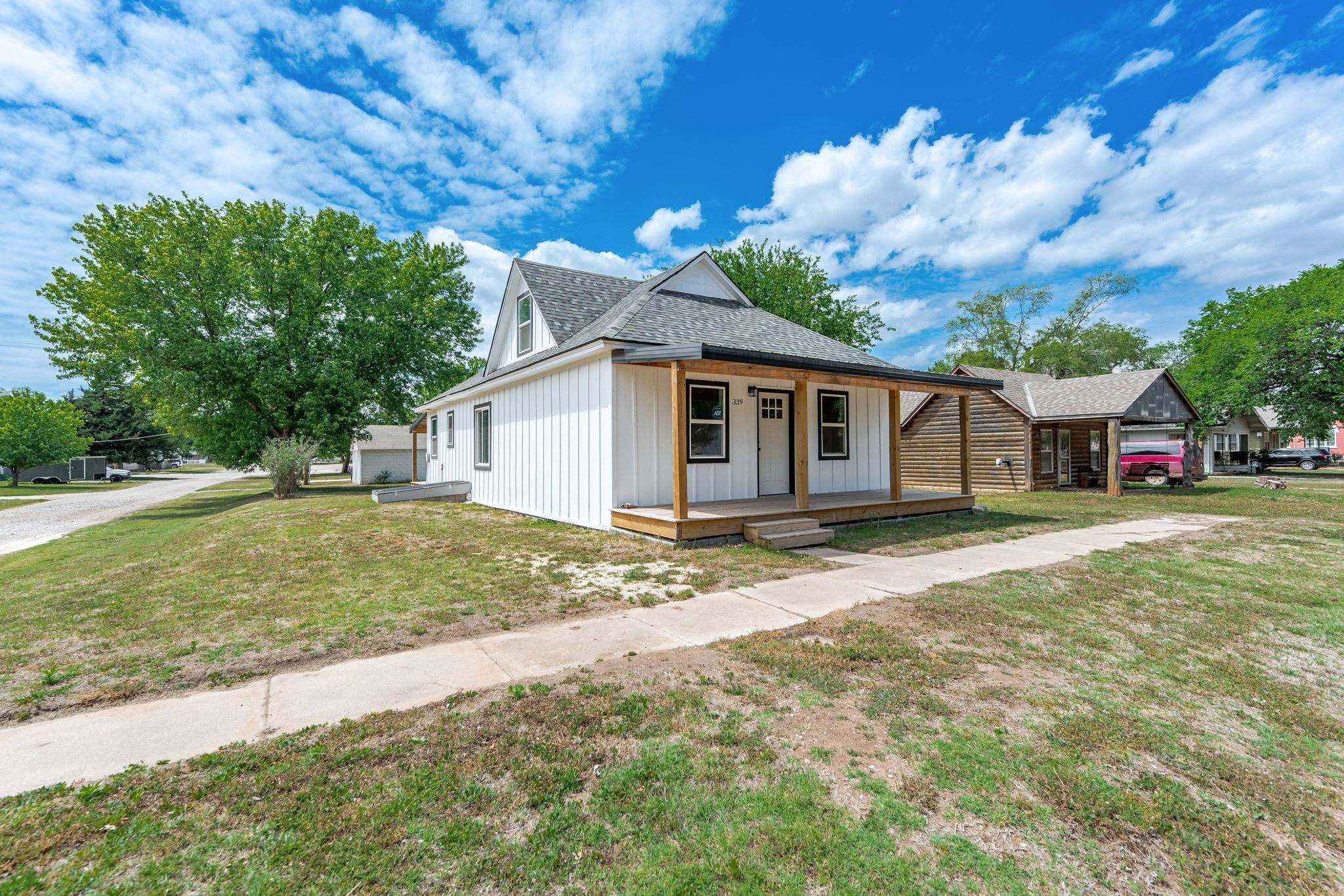 339 S Briarwood Street Norwich KS 67118