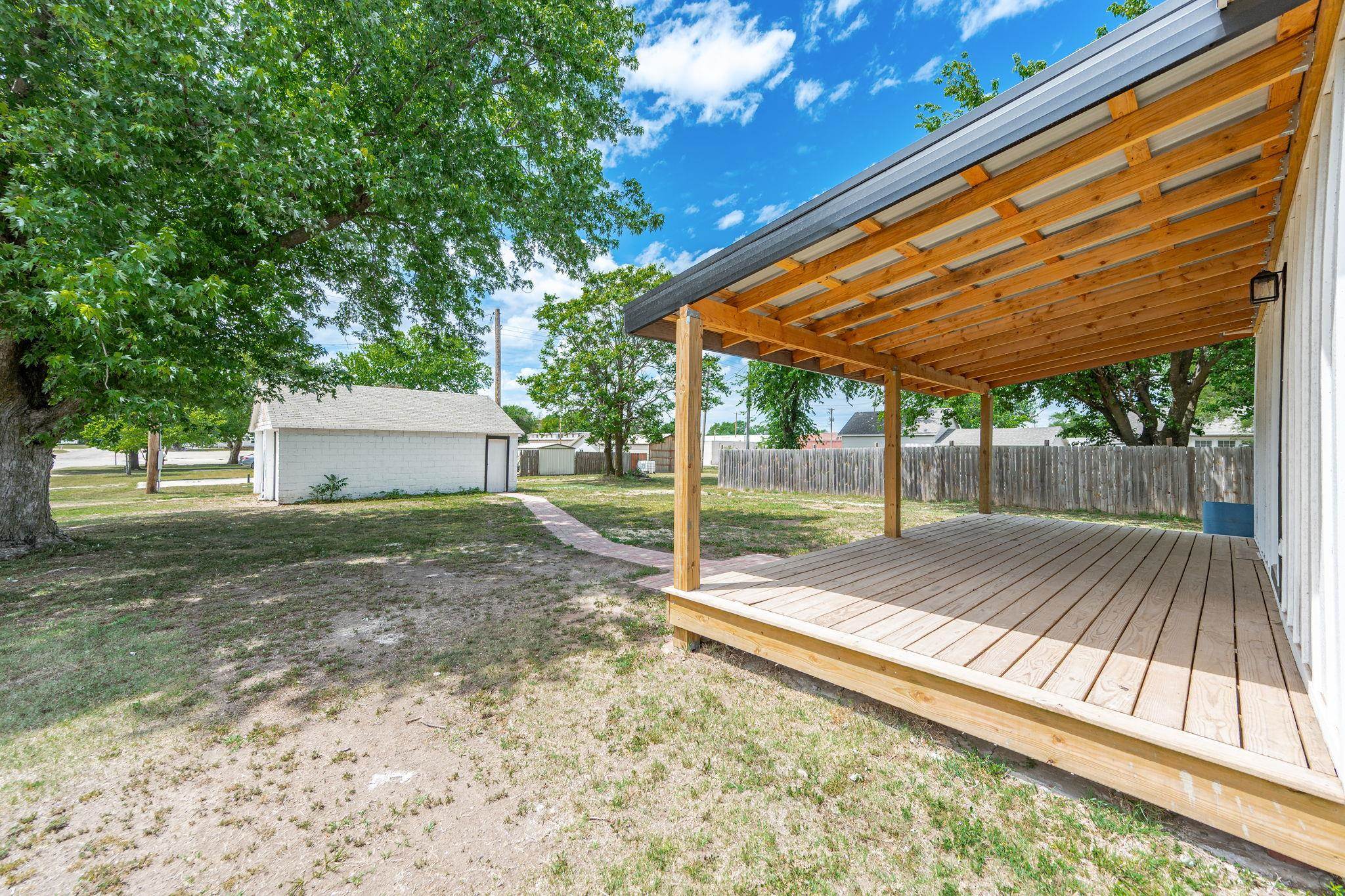 339 S Briarwood Street Norwich KS 67118