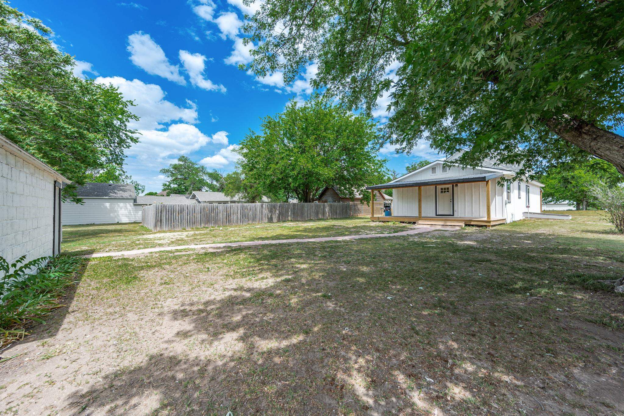 339 S Briarwood Street Norwich KS 67118