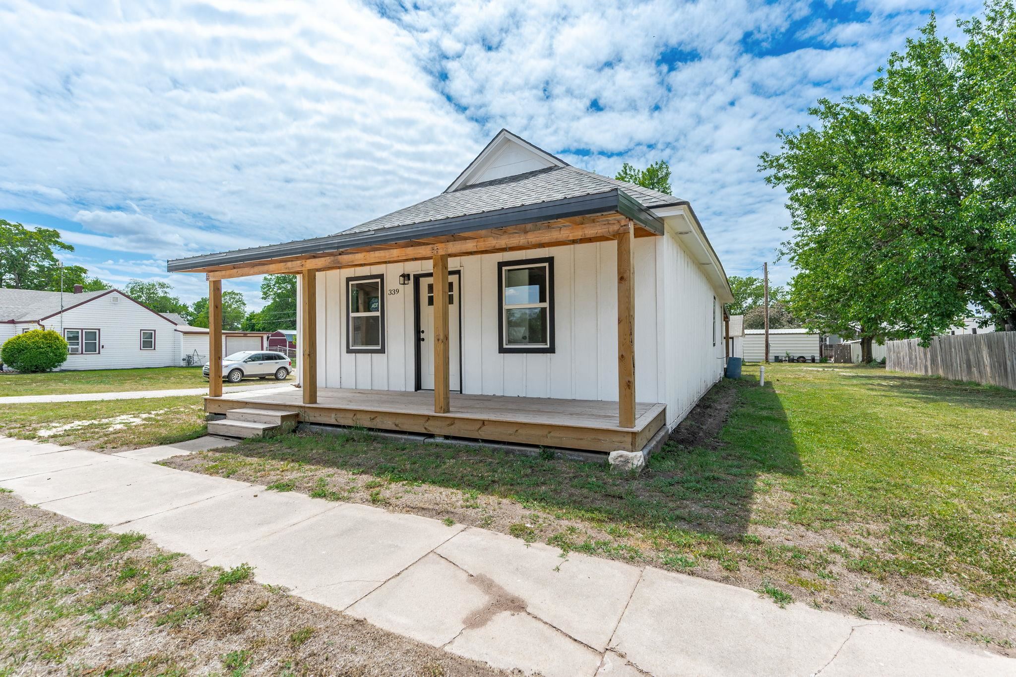 339 S Briarwood Street Norwich KS 67118