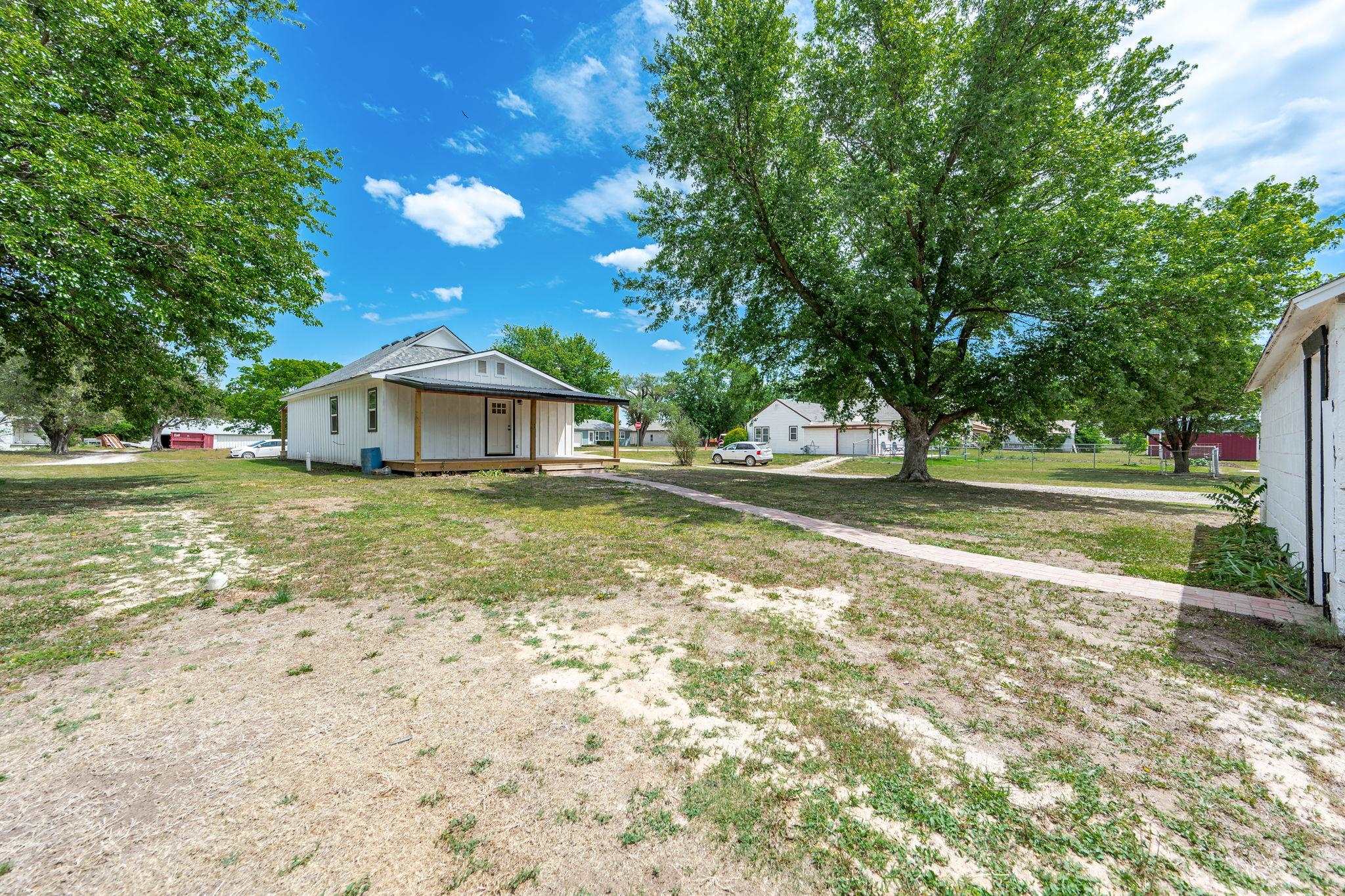 339 S Briarwood Street Norwich KS 67118