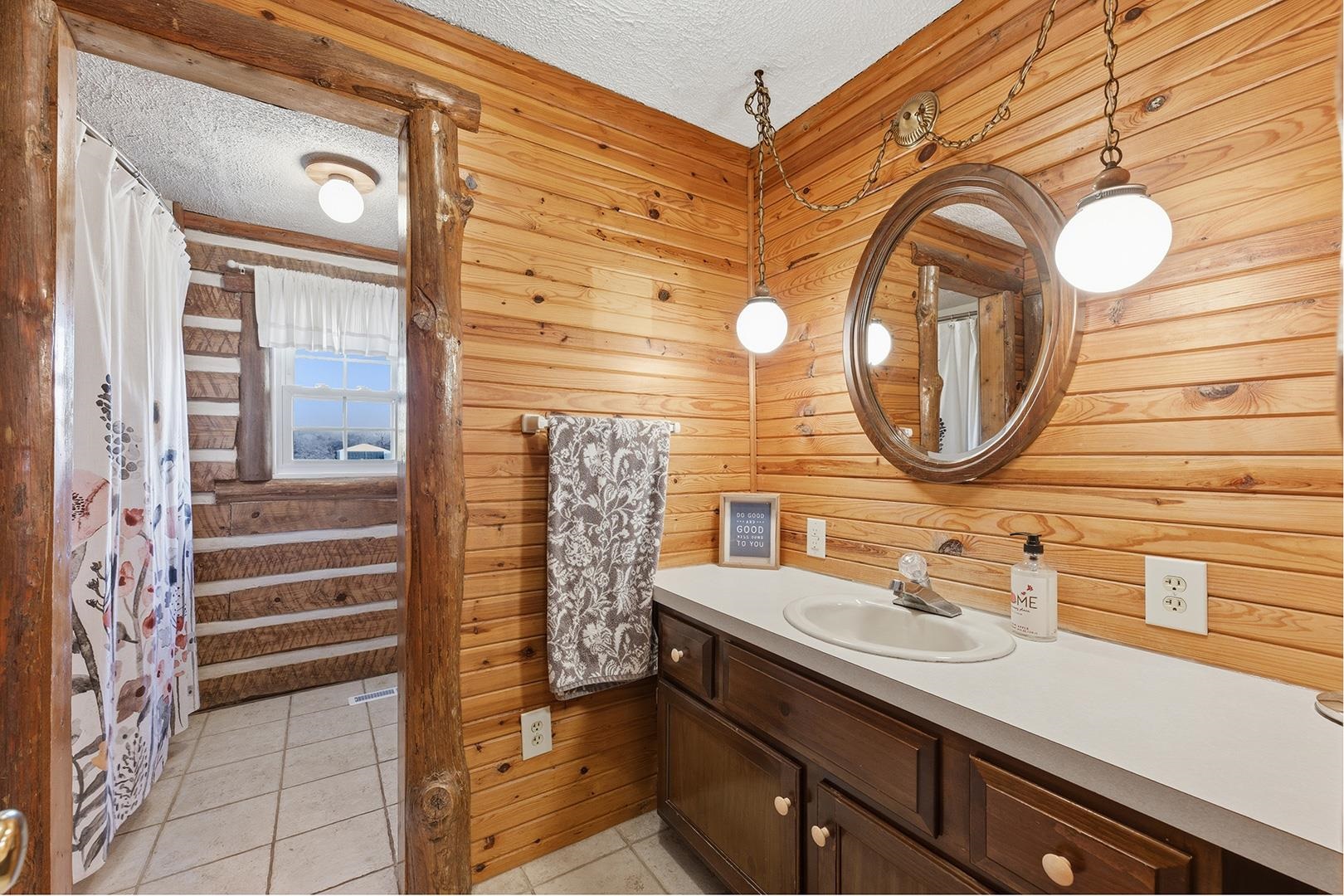 1222 E 110th Belle Plaine KS 67013