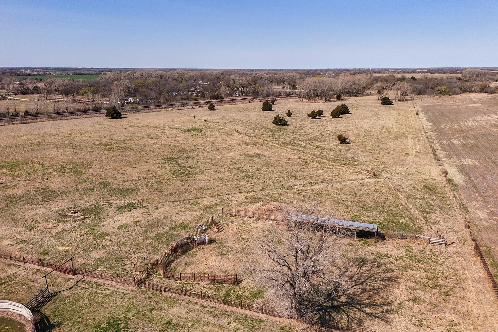 1222 E 110th Belle Plaine KS 67013