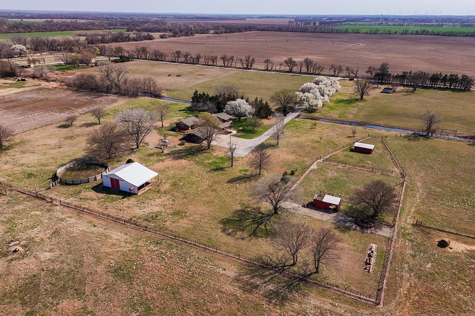 1222 E 110th Belle Plaine KS 67013