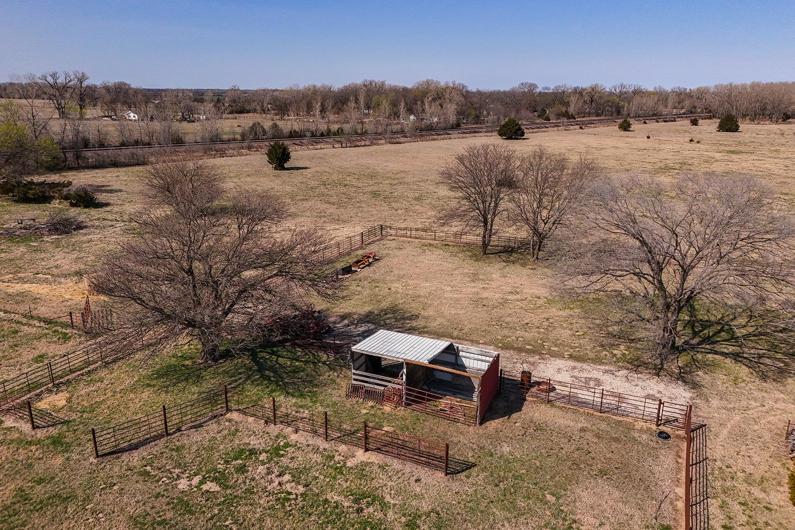 1222 E 110th Belle Plaine KS 67013