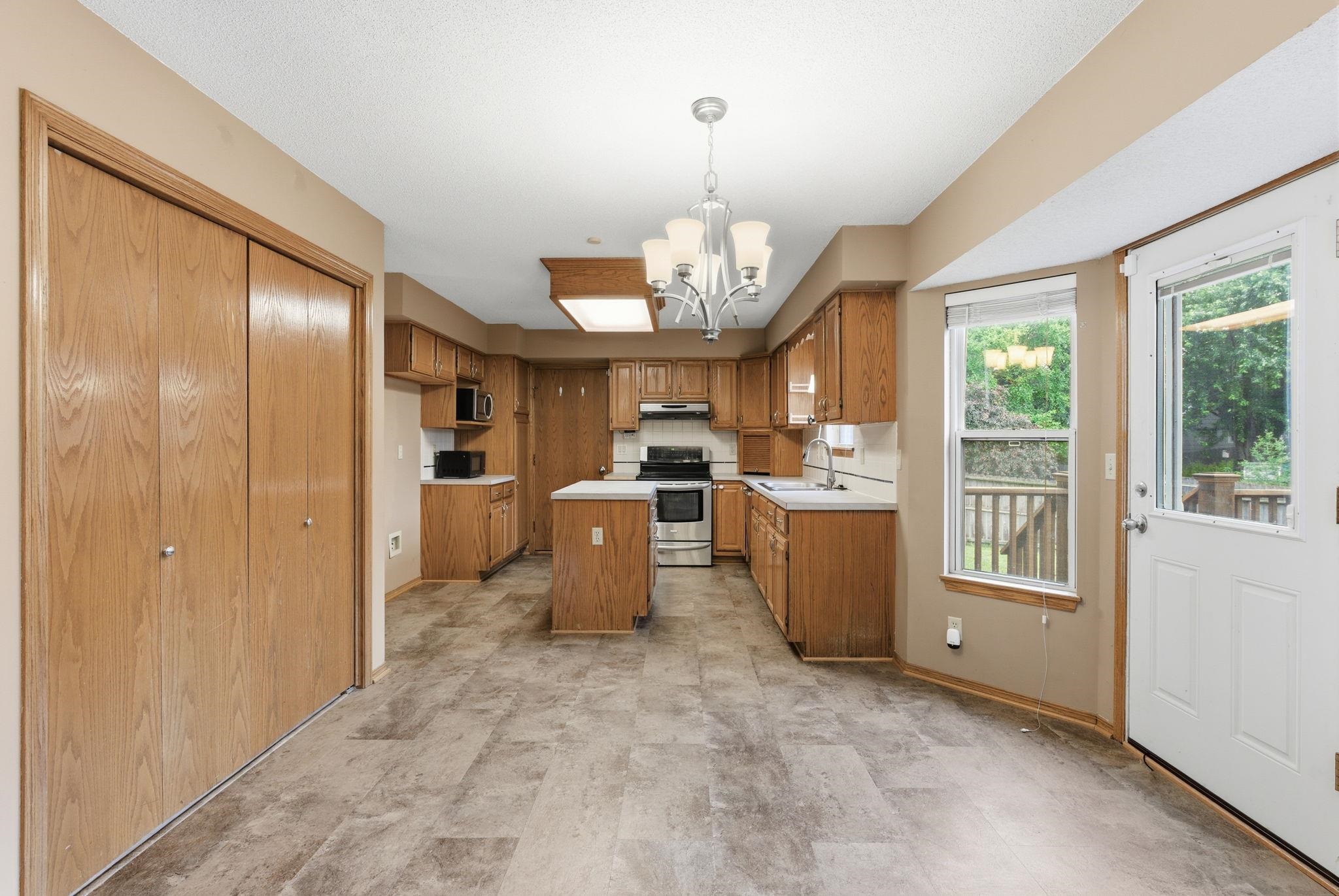 2720 N Beacon Hill Wichita KS 67220