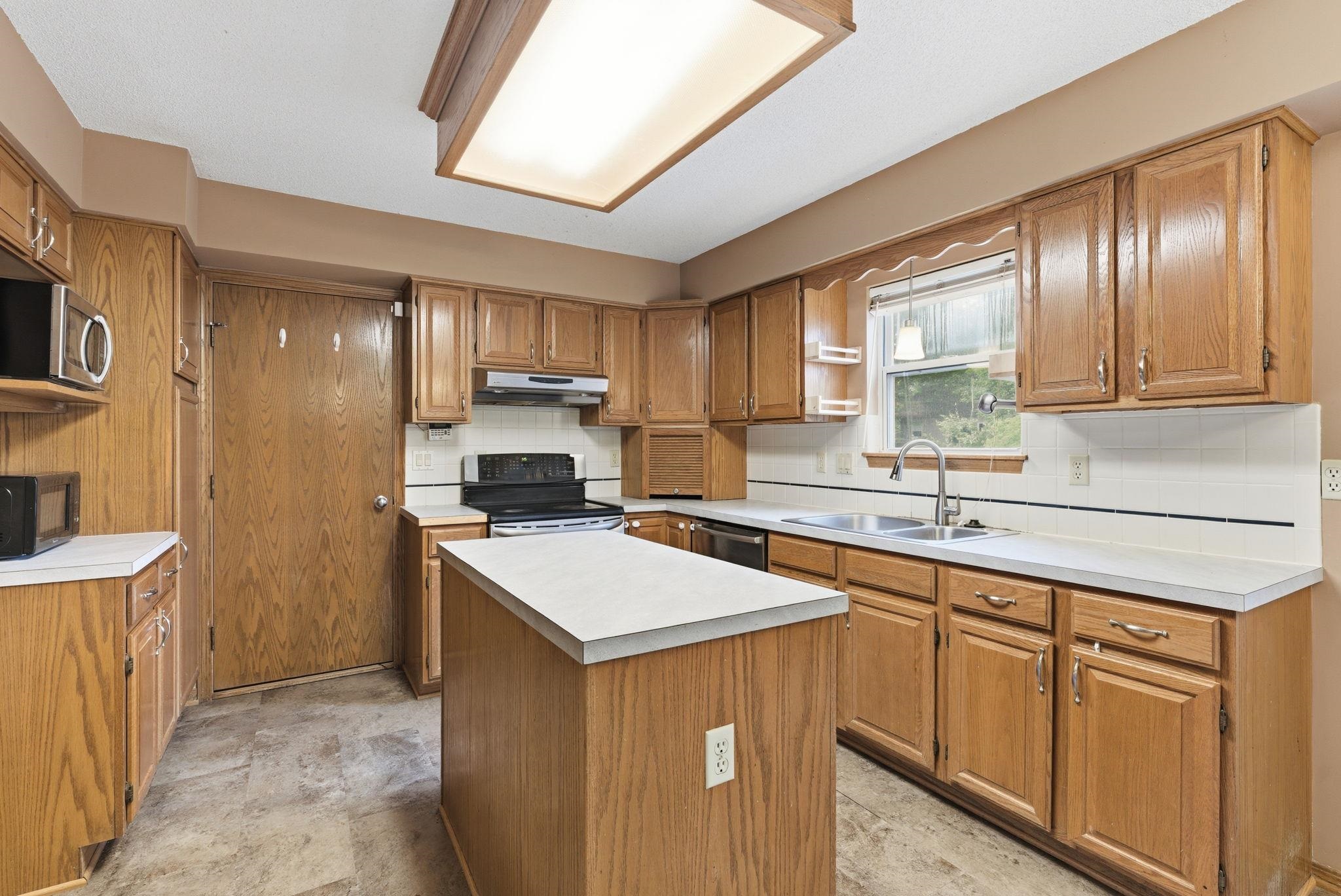 2720 N Beacon Hill Wichita KS 67220