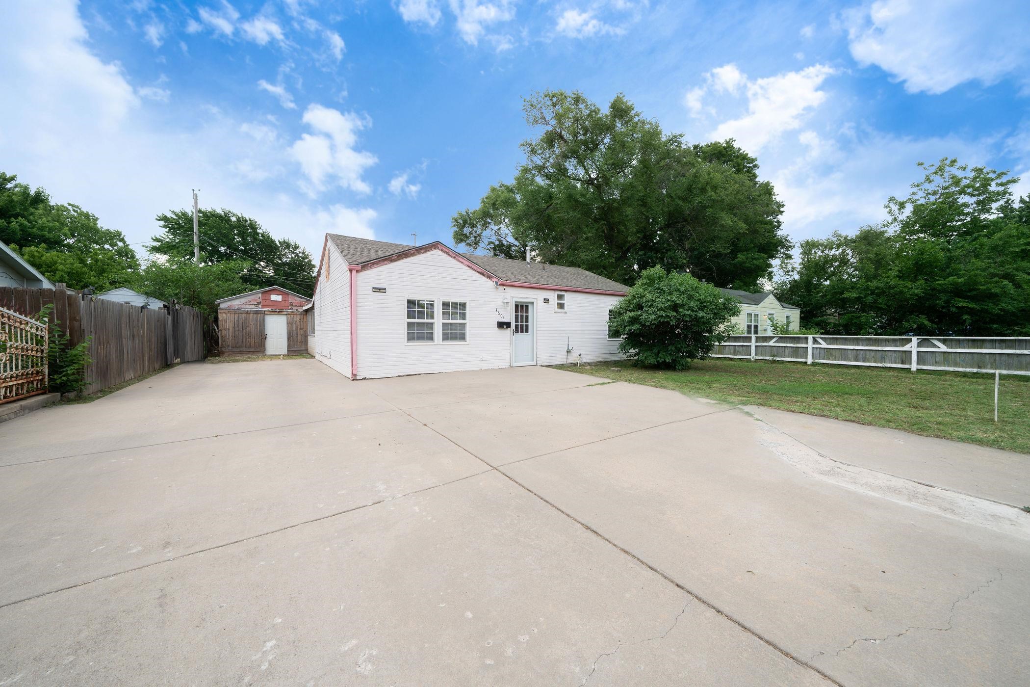 4604 S Meadowview Wichita KS 67216