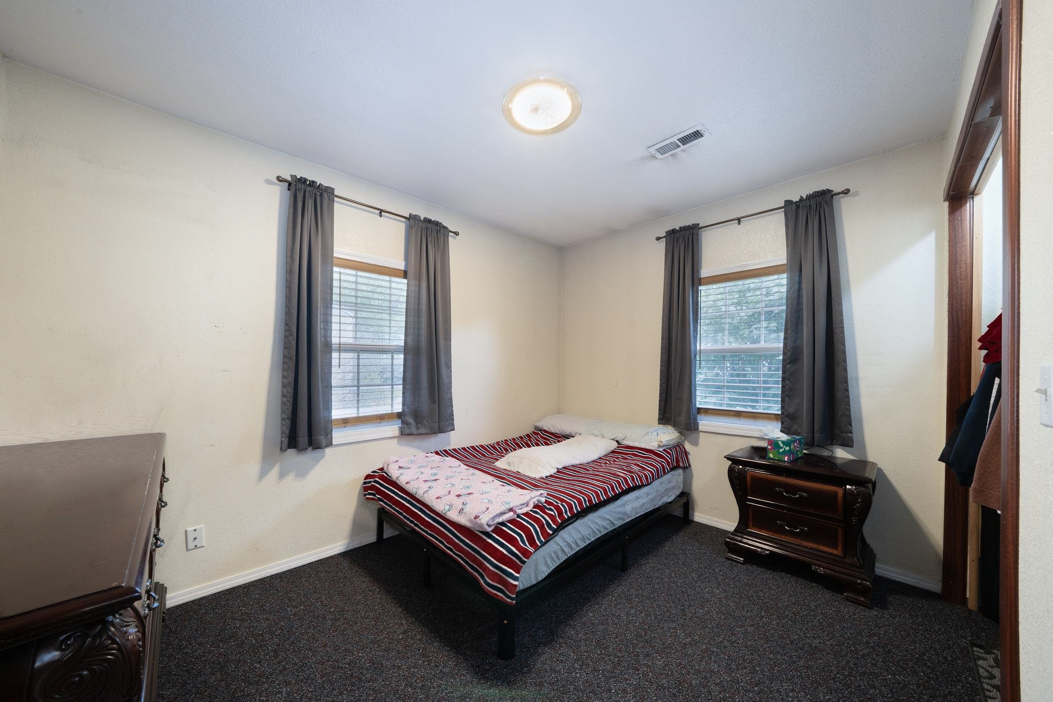 4604 S Meadowview Wichita KS 67216