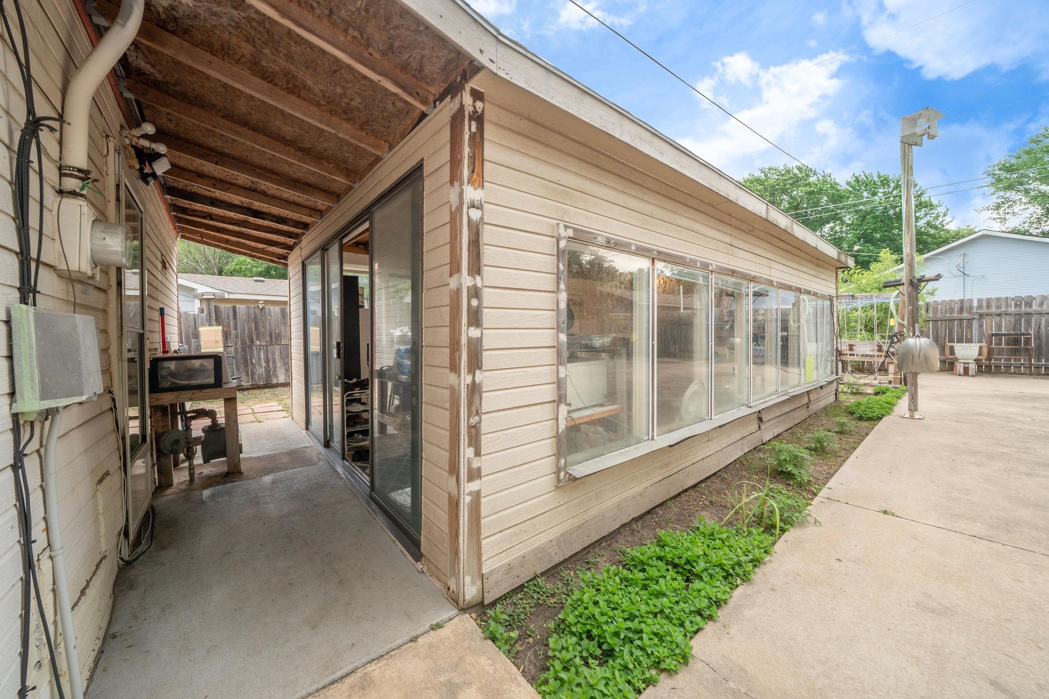 4604 S Meadowview Wichita KS 67216