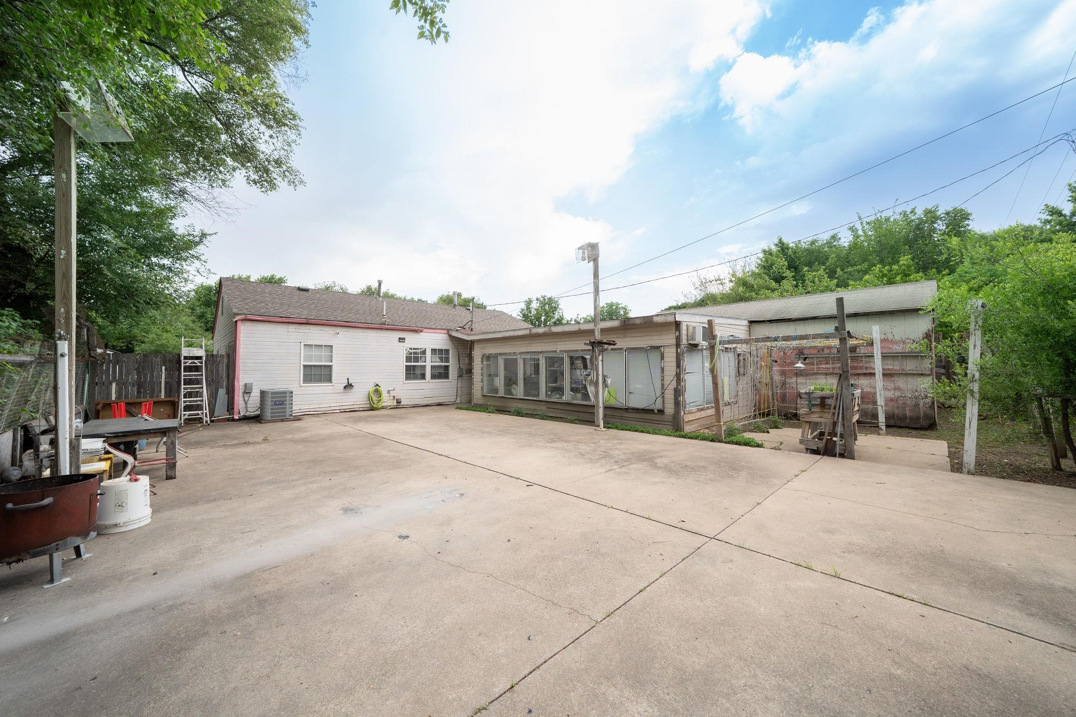 4604 S Meadowview Wichita KS 67216