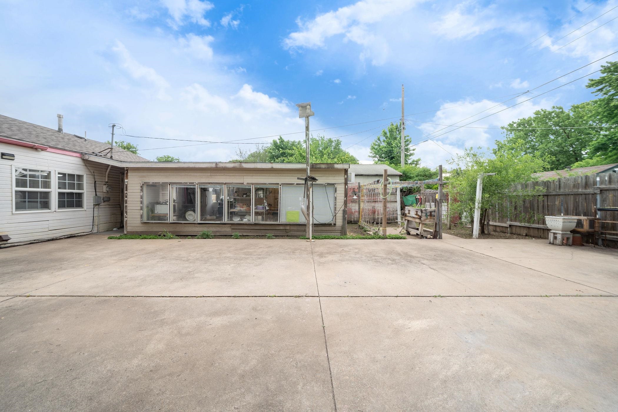4604 S Meadowview Wichita KS 67216
