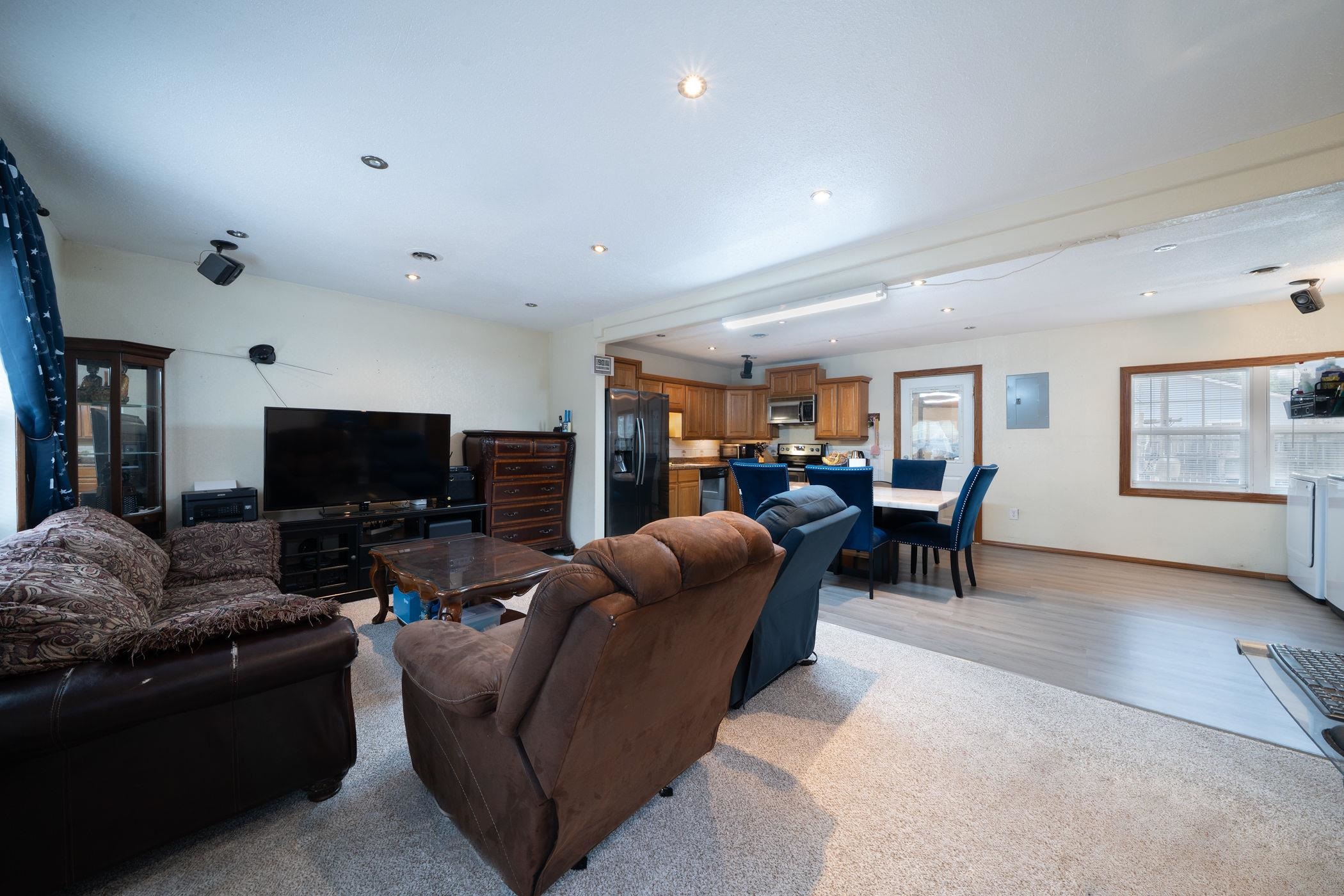 4604 S Meadowview Wichita KS 67216