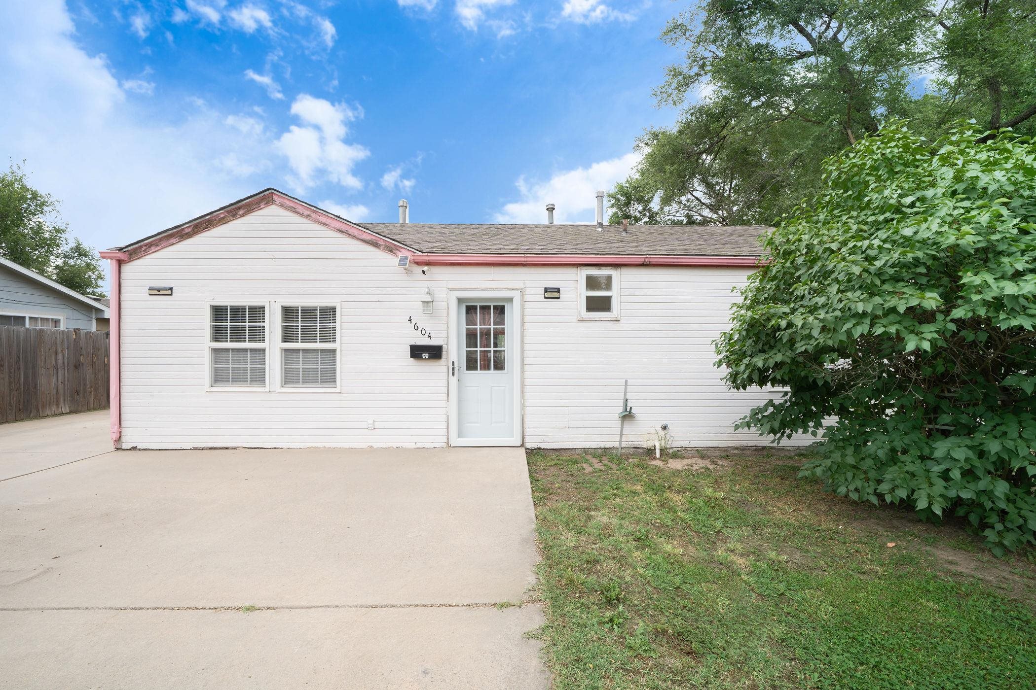 4604 S Meadowview Wichita KS 67216