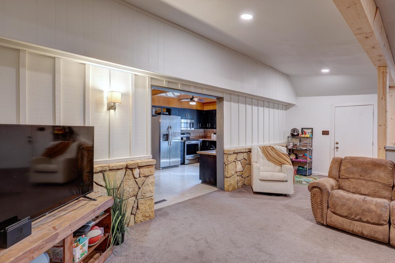915 E 15th Avenue Winfield KS 67156