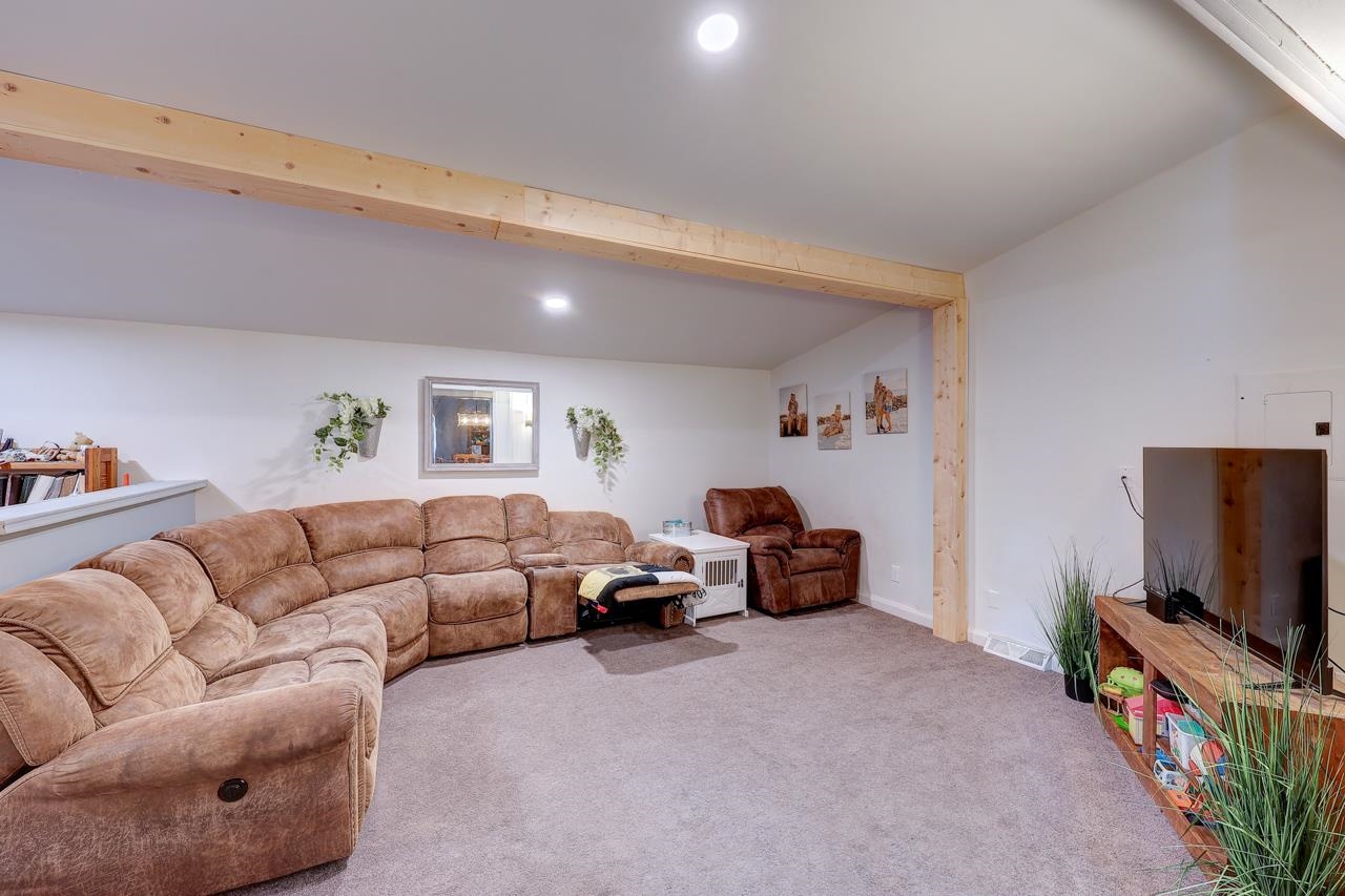 915 E 15th Avenue Winfield KS 67156