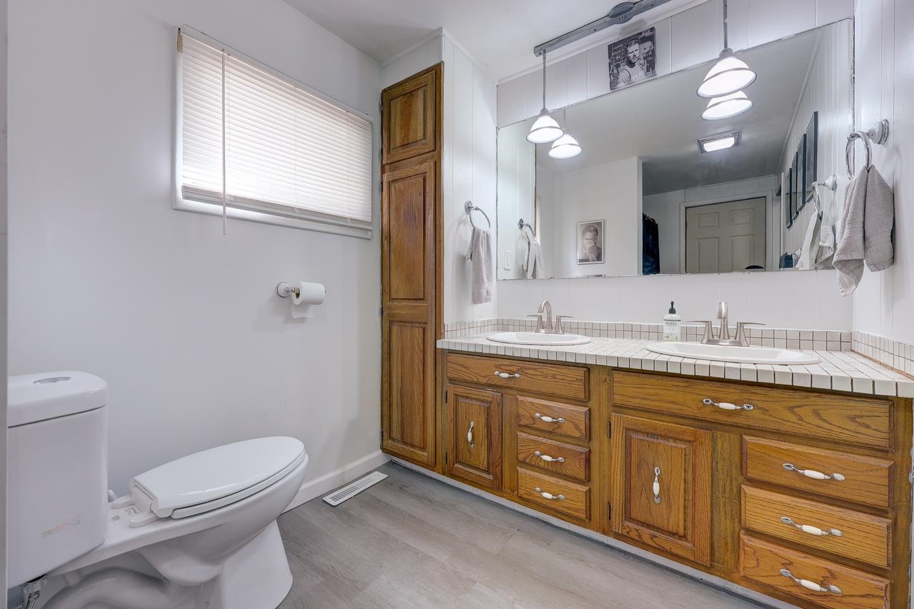 915 E 15th Avenue Winfield KS 67156