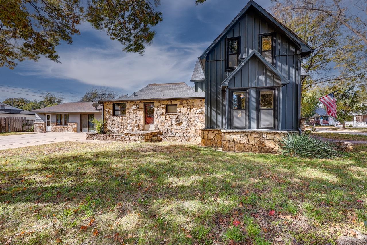 915 E 15th Avenue Winfield KS 67156