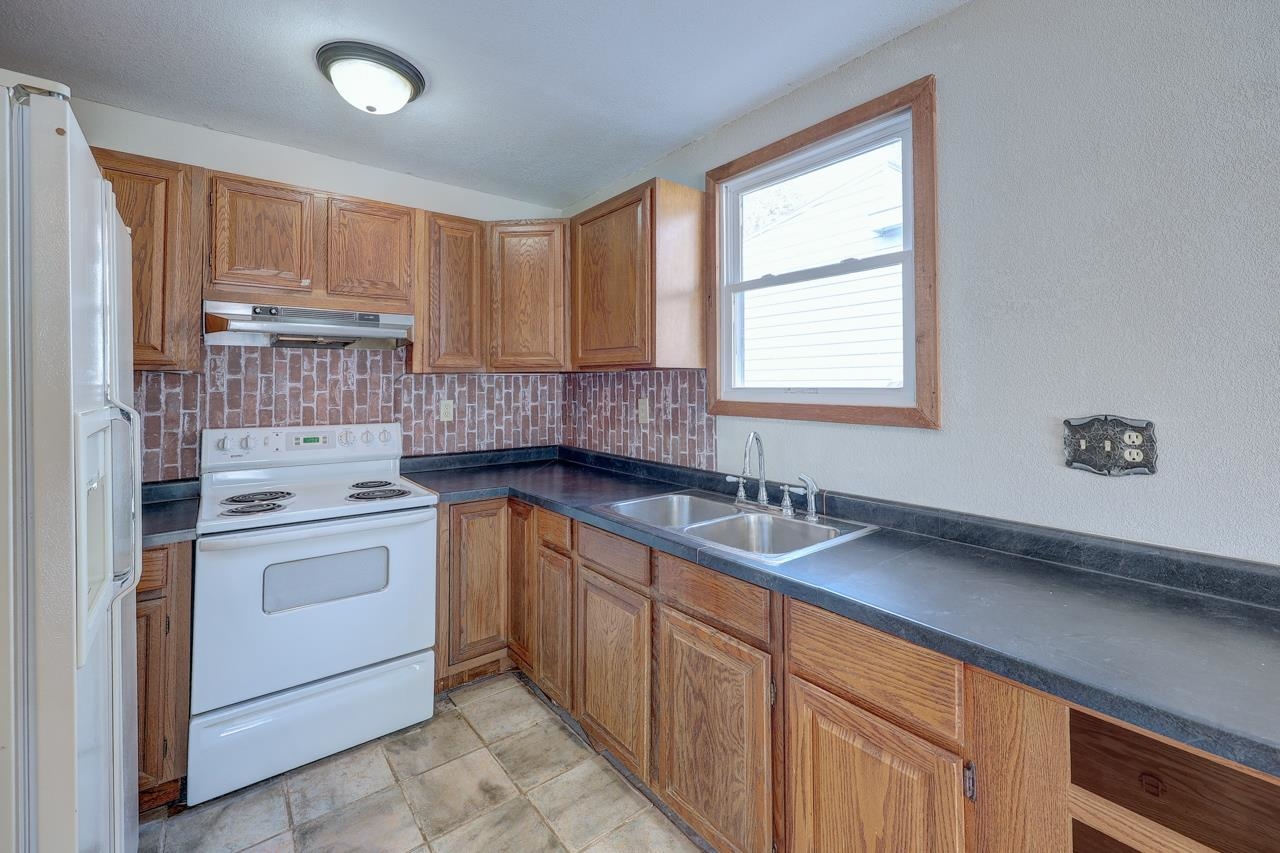915 E 15th Avenue Winfield KS 67156