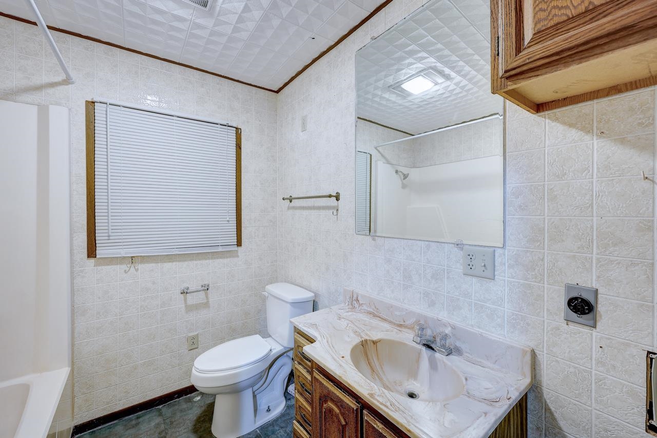 915 E 15th Avenue Winfield KS 67156