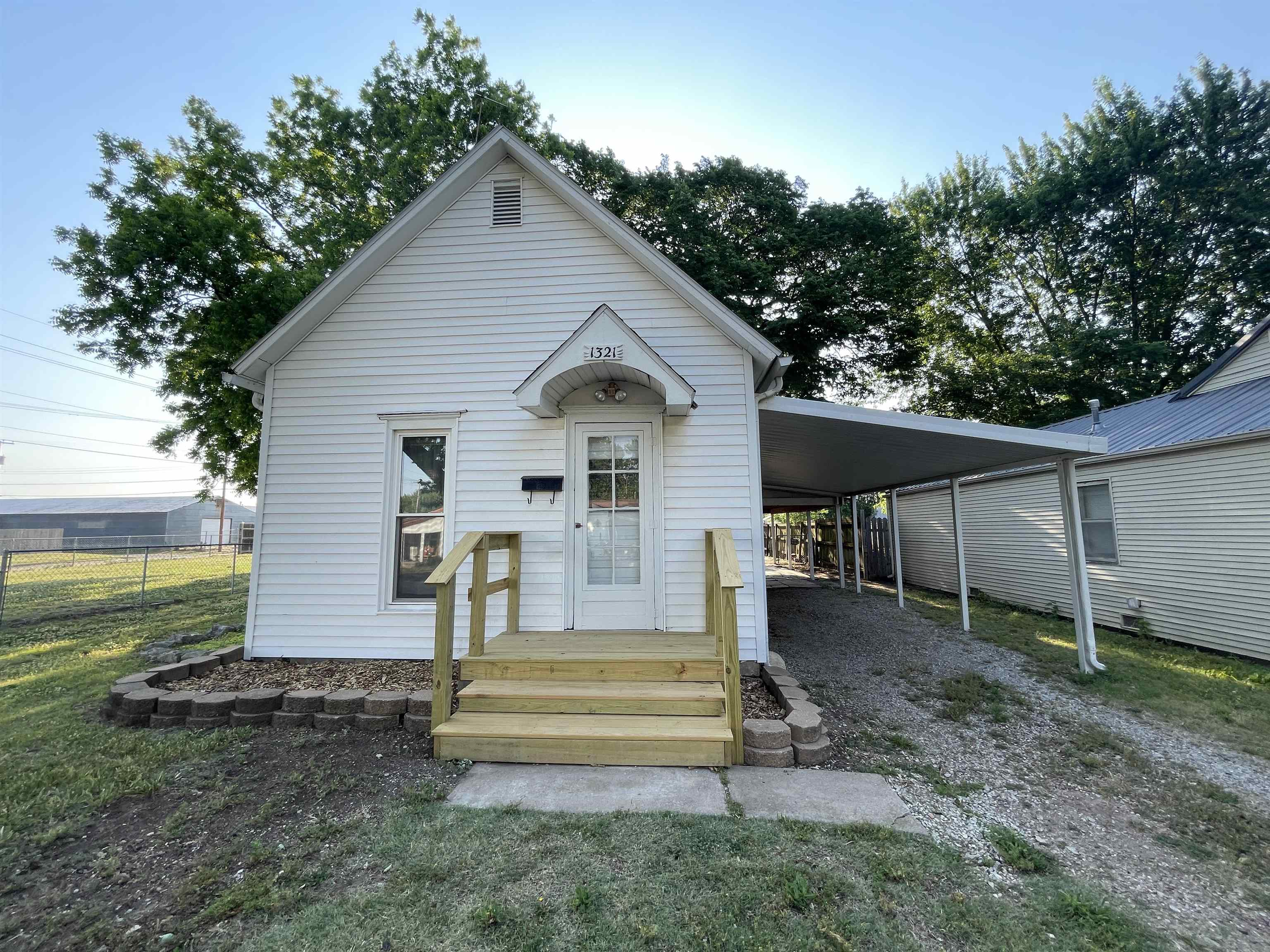 1321 N B Wellington KS 67152