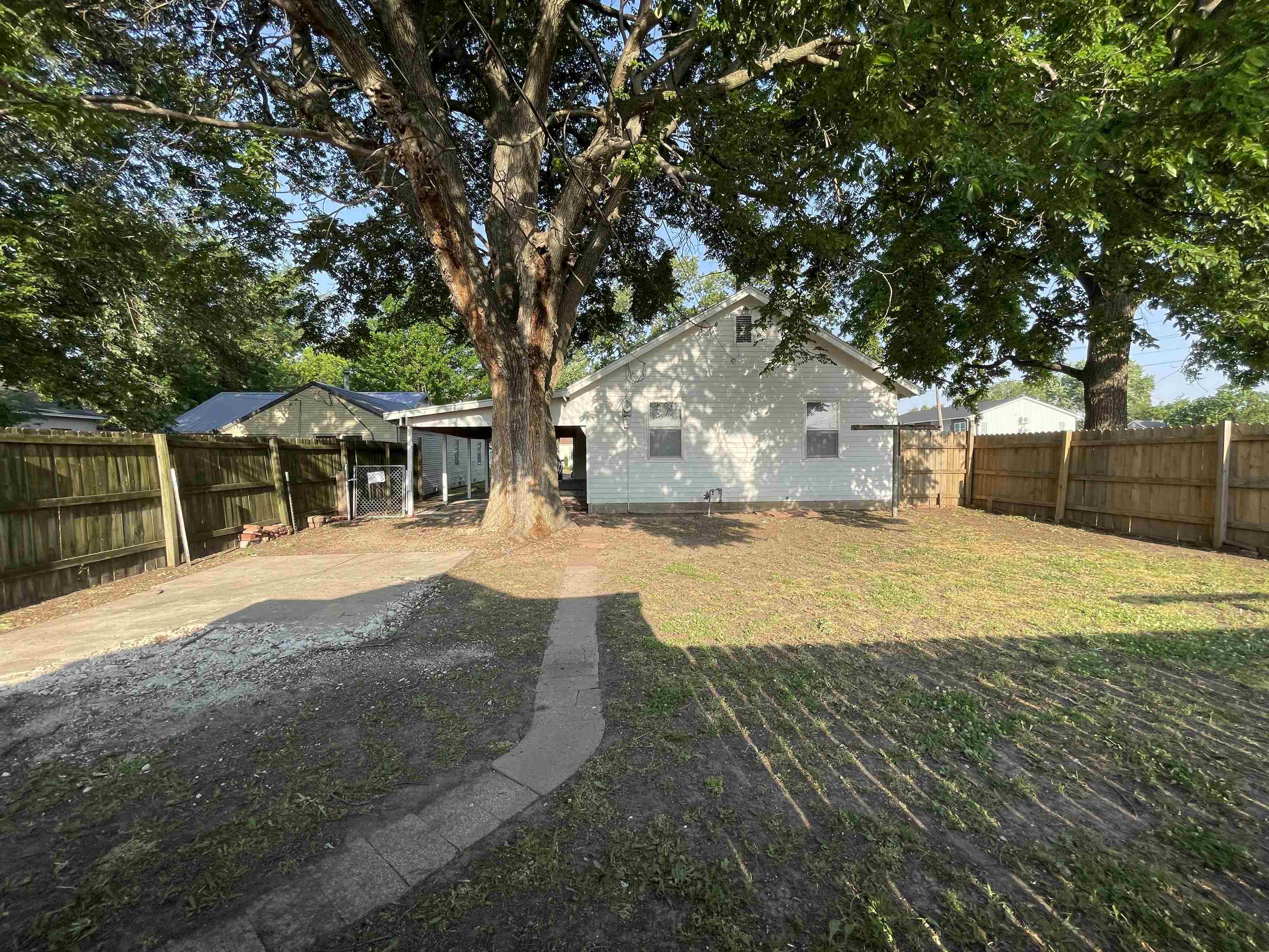 1321 N B Wellington KS 67152
