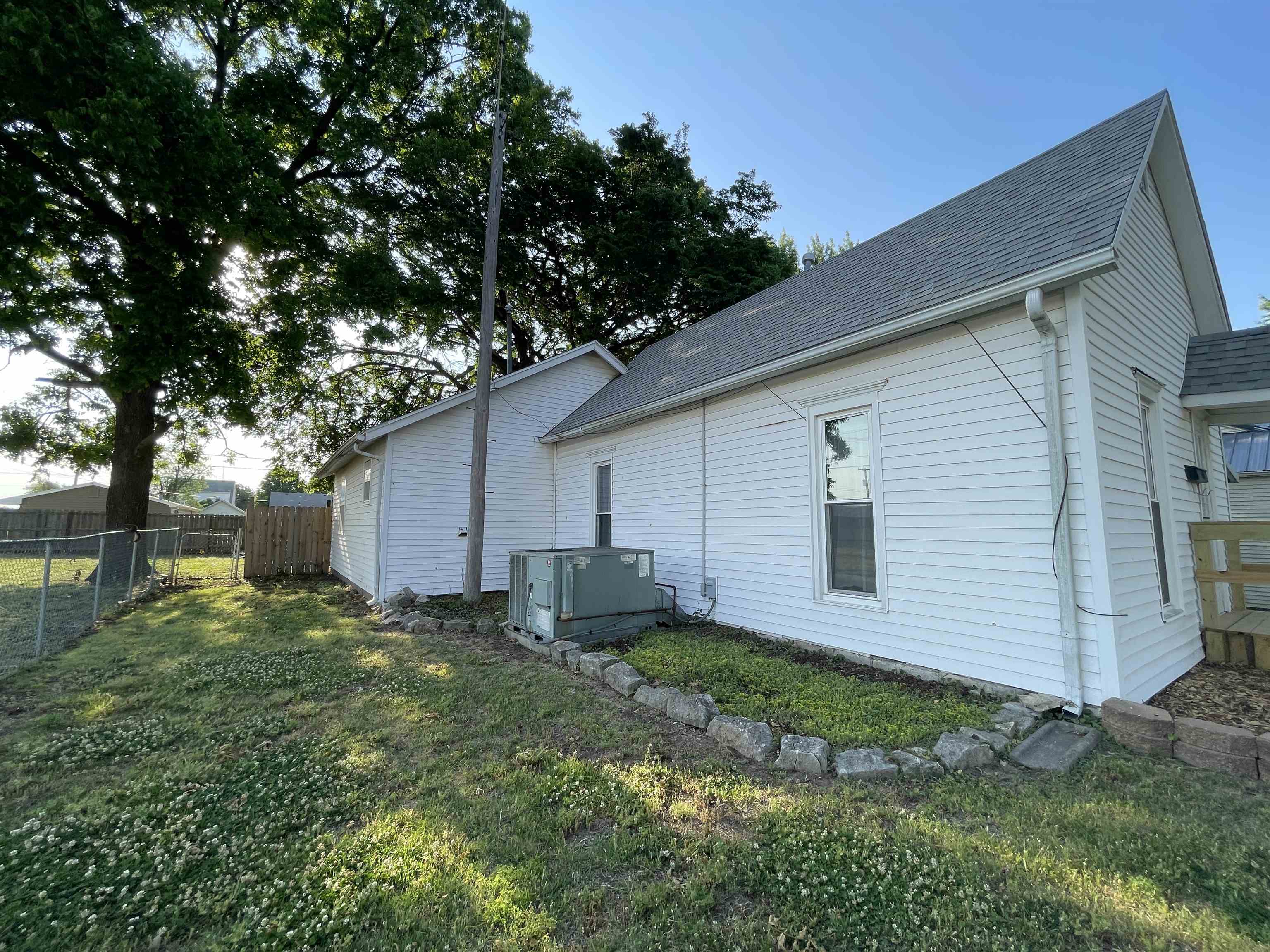 1321 N B Wellington KS 67152