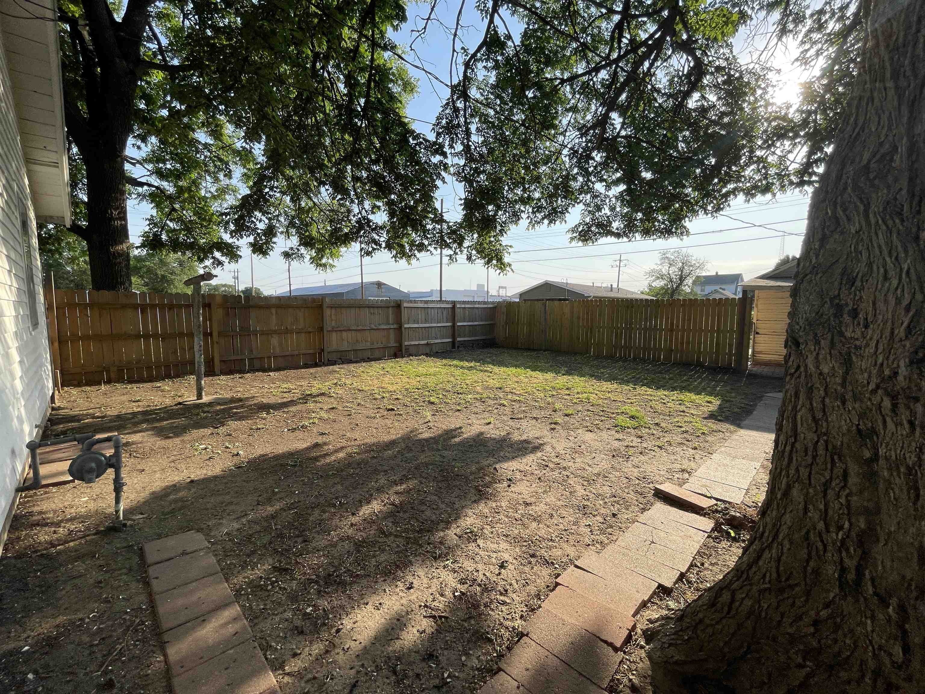 1321 N B Wellington KS 67152