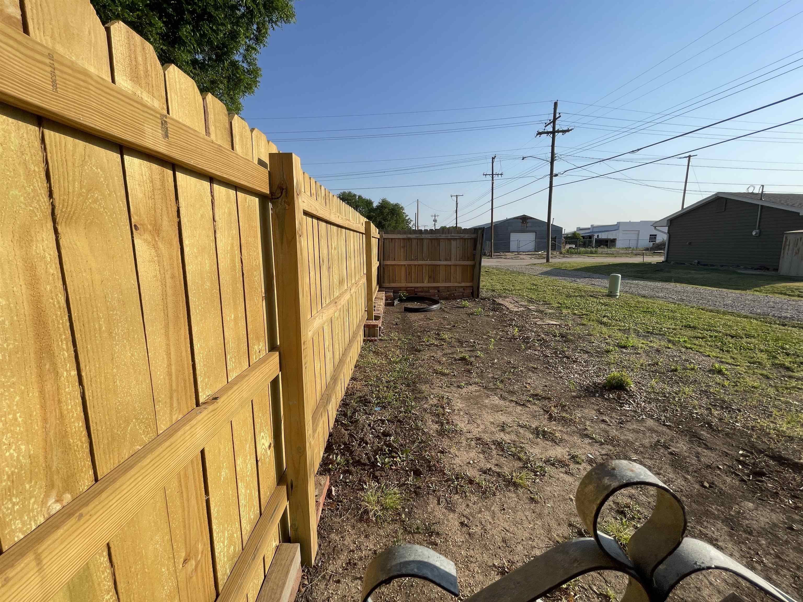 1321 N B Wellington KS 67152