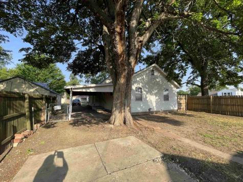 1321 N B Wellington KS 67152
