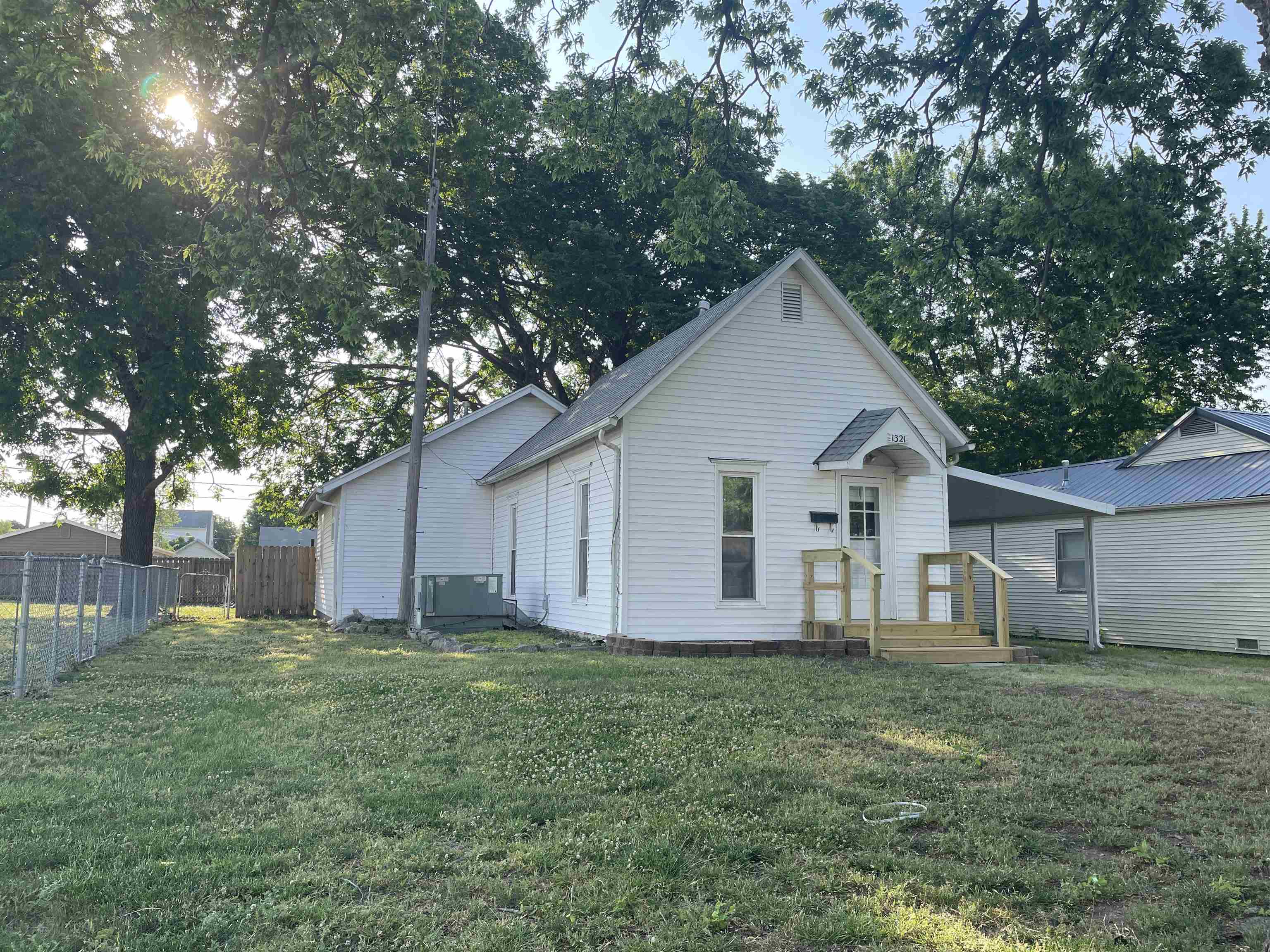 1321 N B Wellington KS 67152